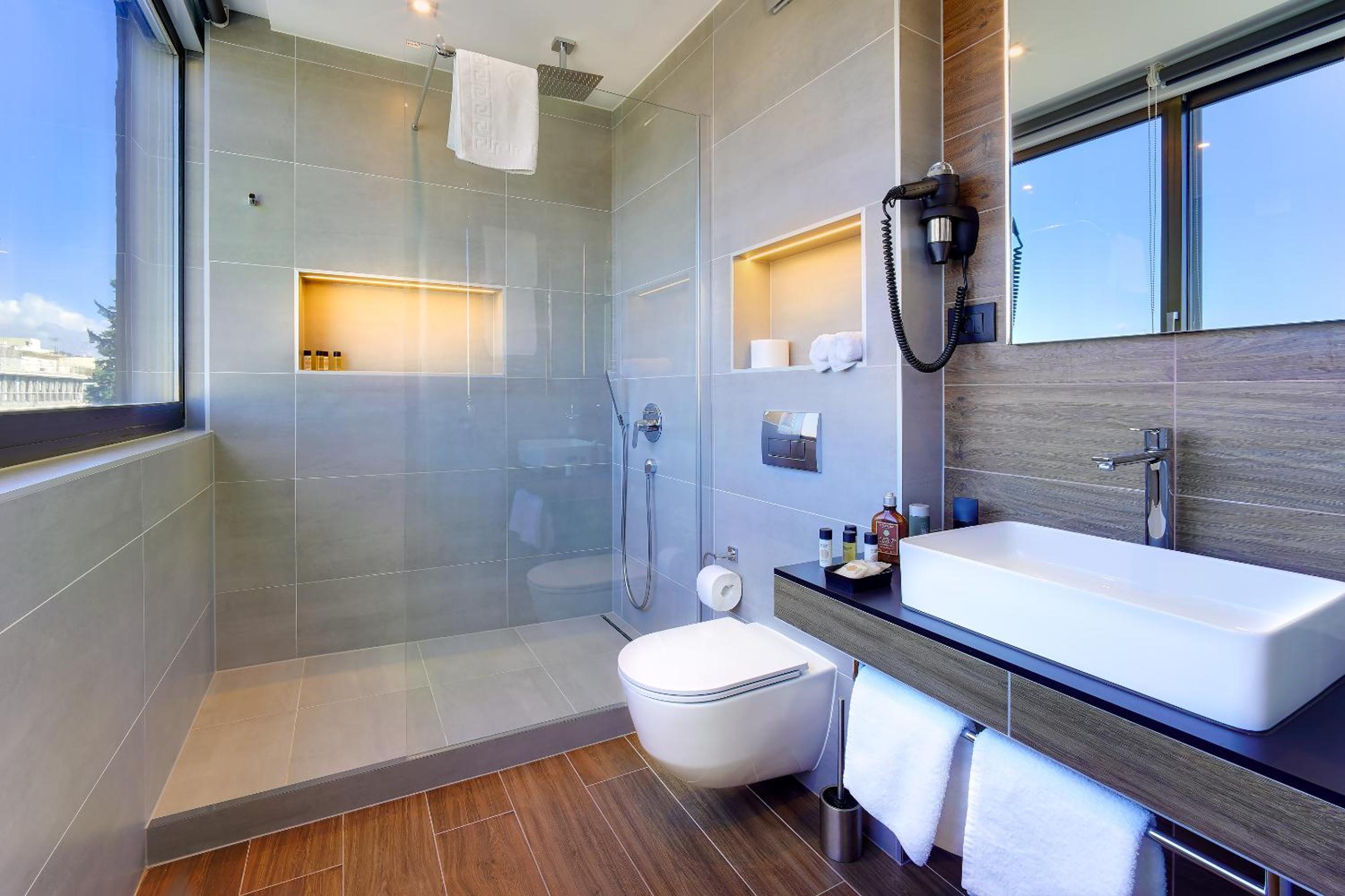 Deluxe Double or Twin Room with City View - Photo 2