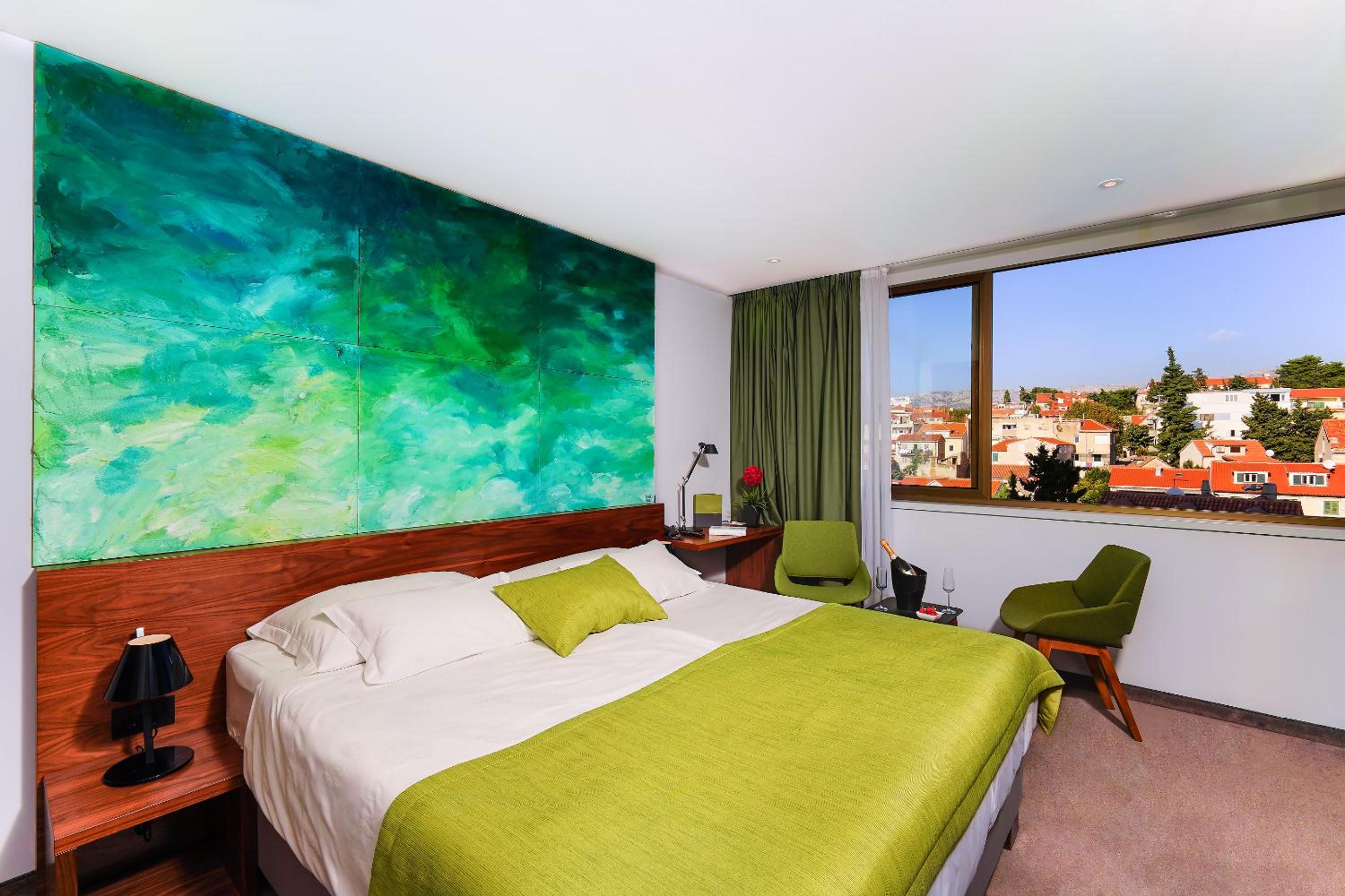 Deluxe Double or Twin Room with City View - Photo 5