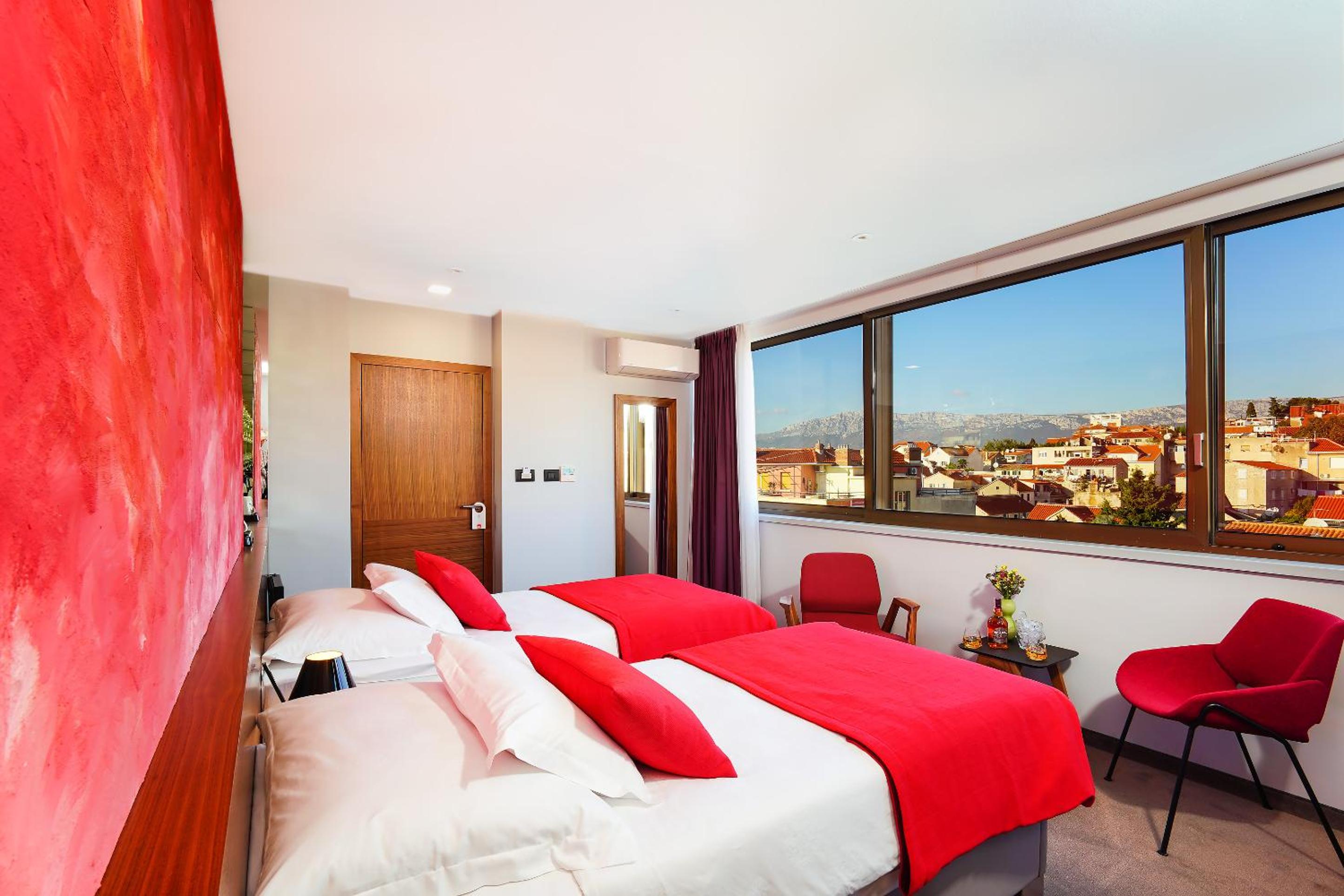 Deluxe Double or Twin Room with City View - Photo 1