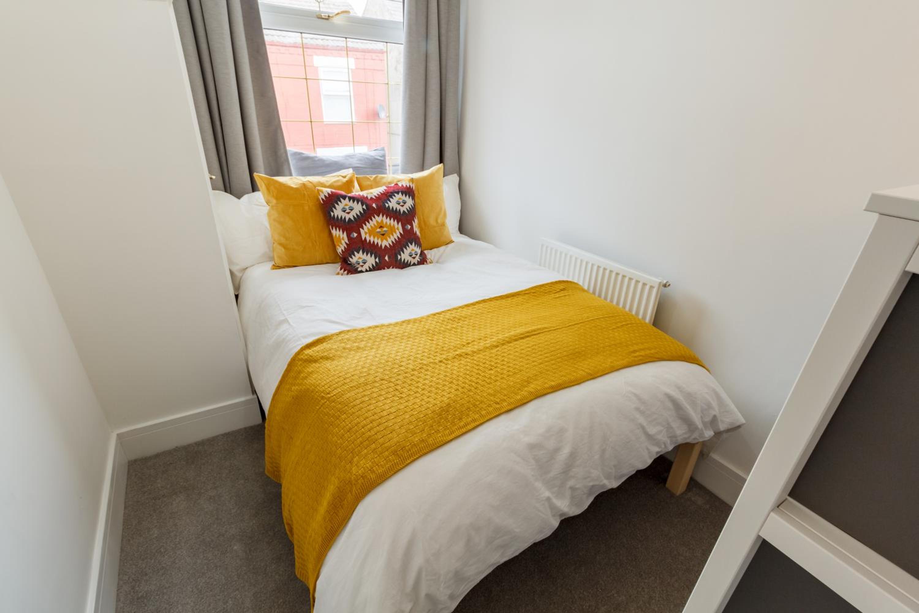Double Room with Shared Bathroom
