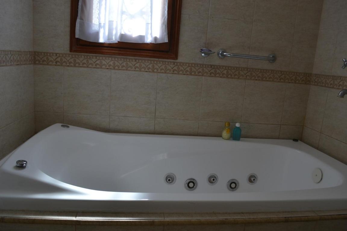 Queen Suite with Spa Bath photo 2