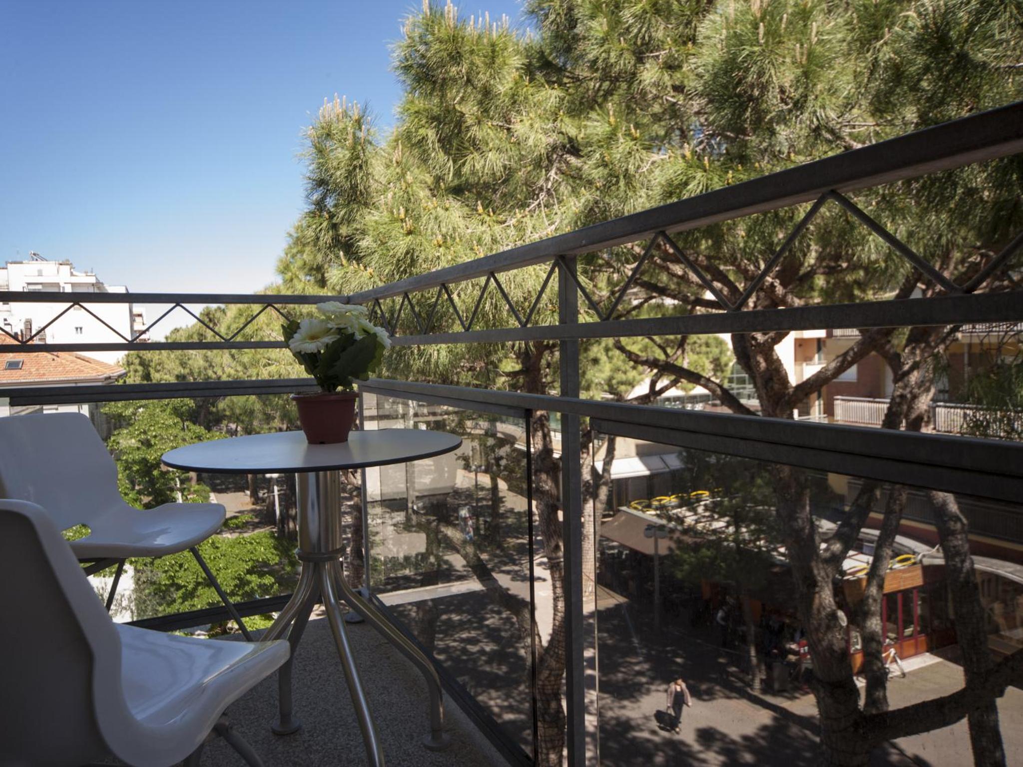 Double Room with Balcony - Photo 4