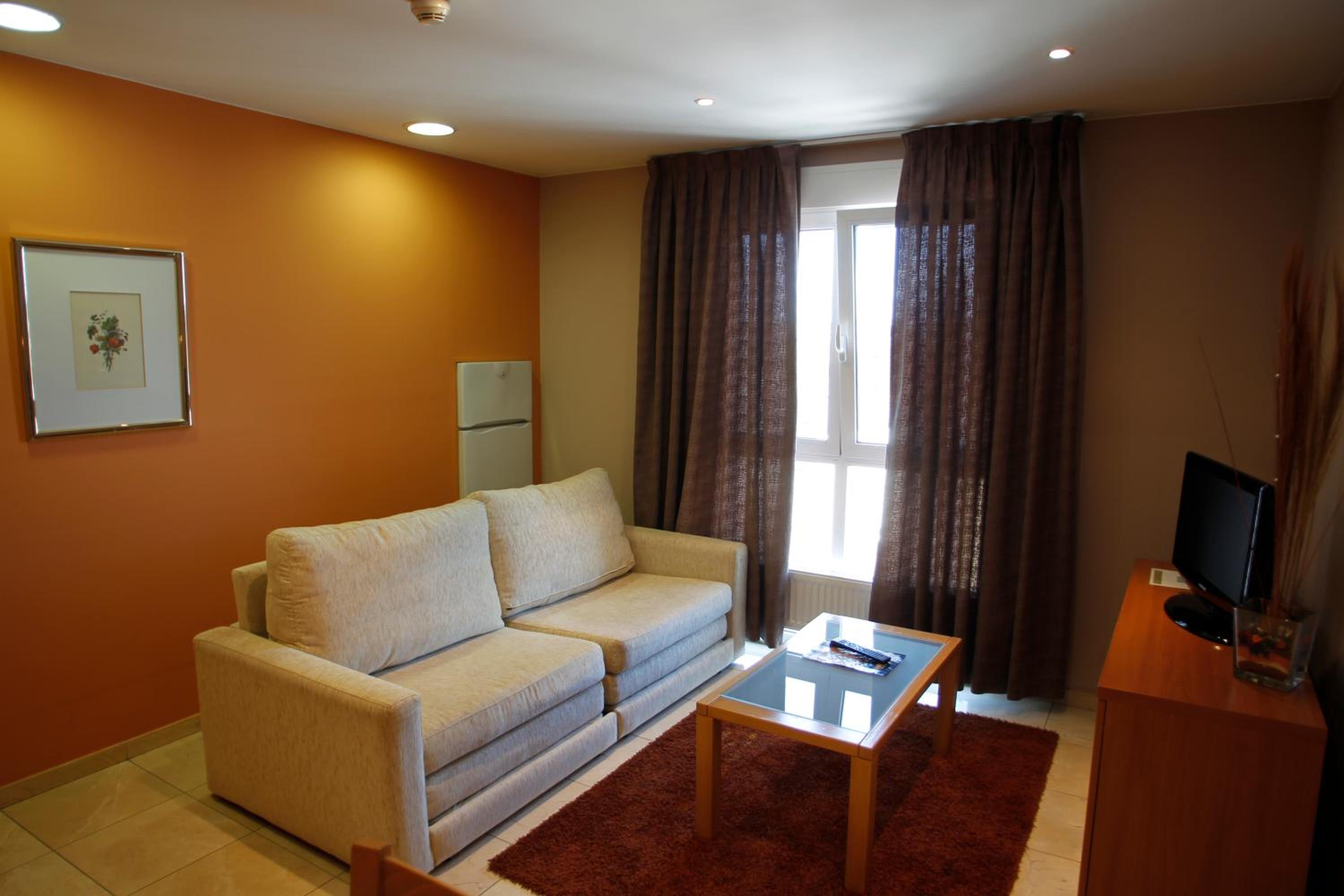 Apartment photo 2