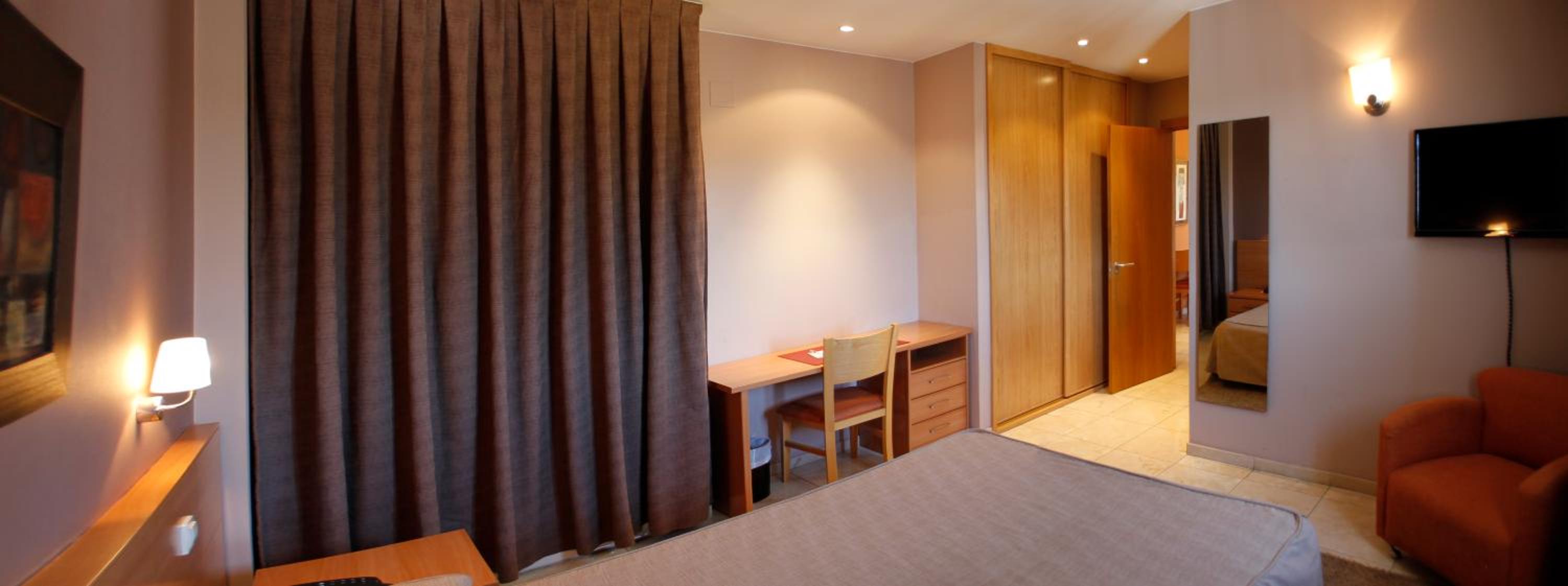 Double or Twin Room with Sitting Area