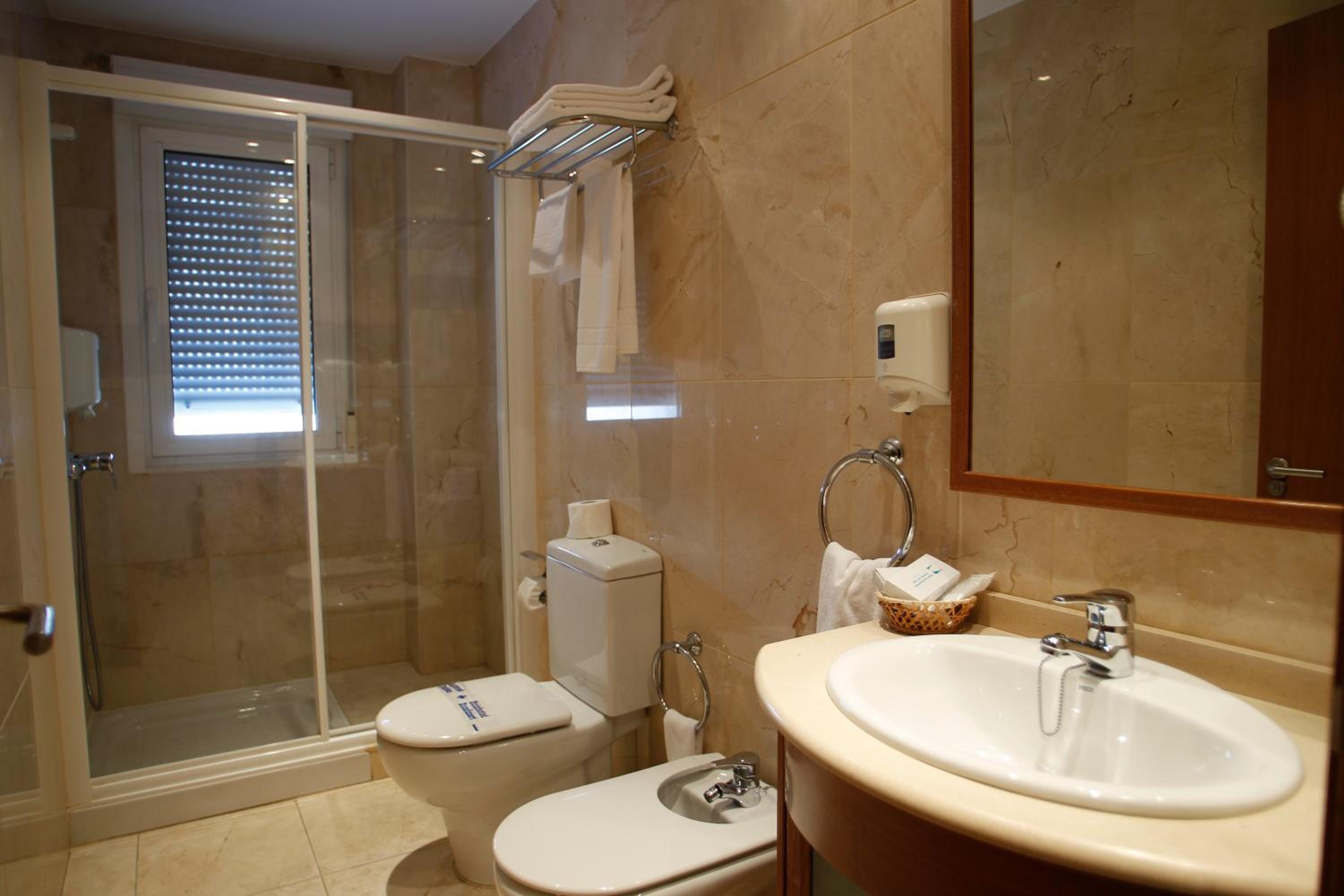 Double or Twin Room with Sitting Area photo 2