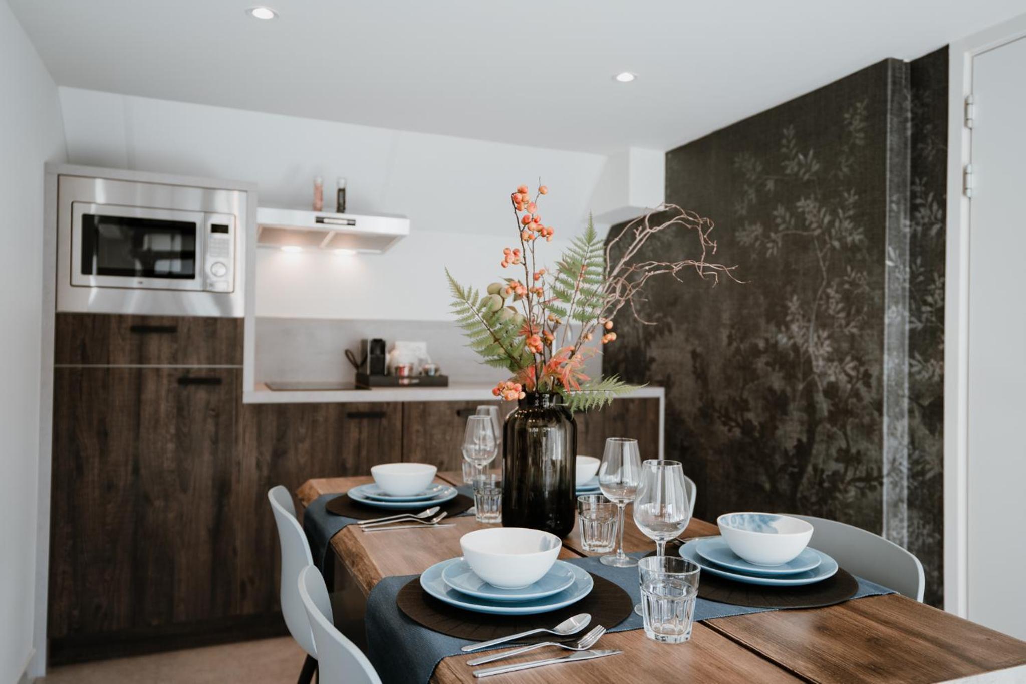 Deluxe Family Suite - Photo 9