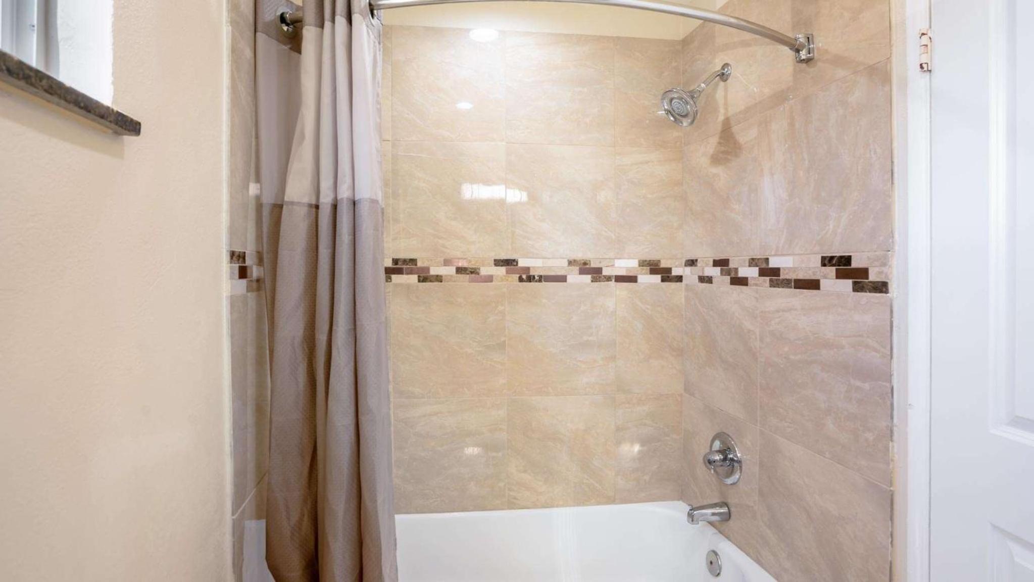Deluxe Quadruple Room - Non-Smoking photo 3