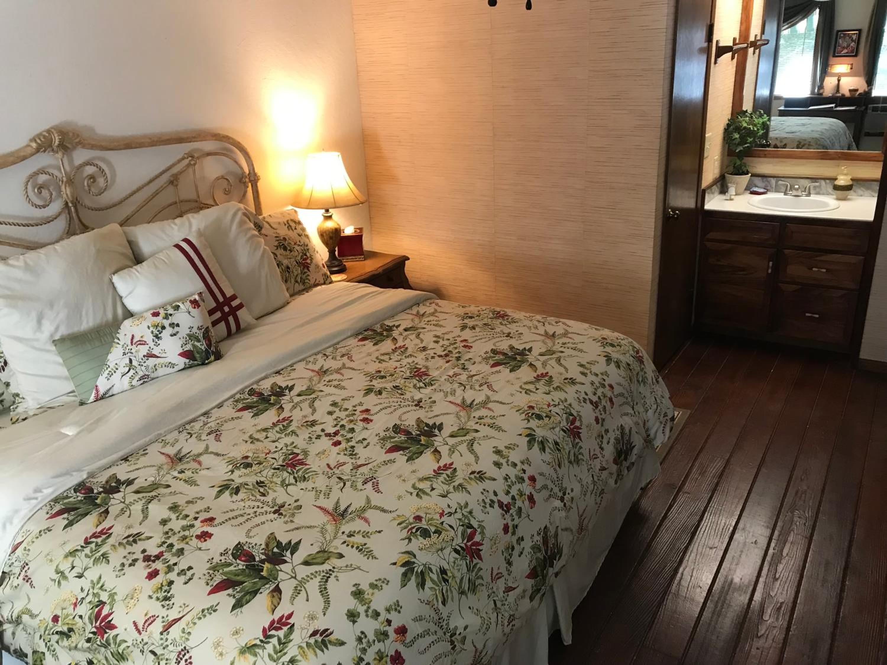 Standard King Room photo 1