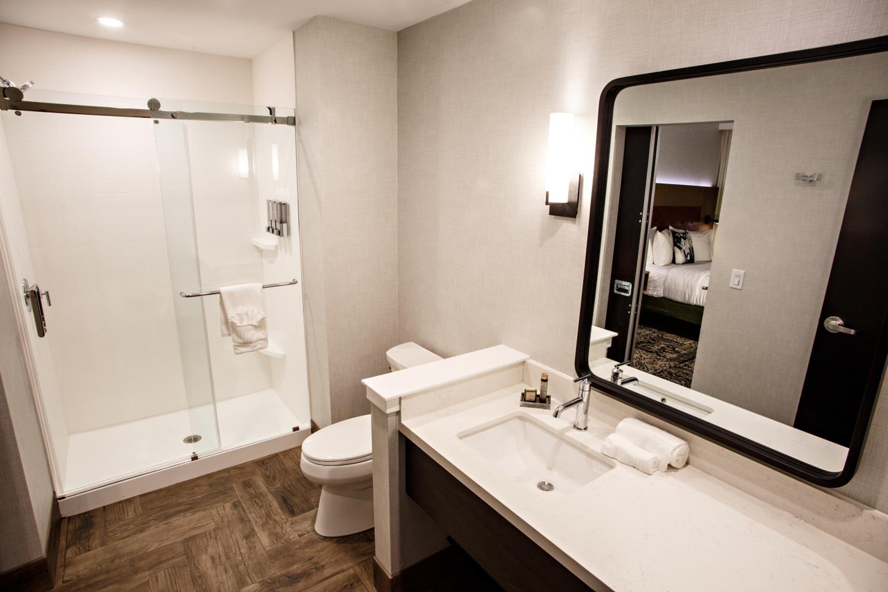 Deluxe King Room - Photo 4