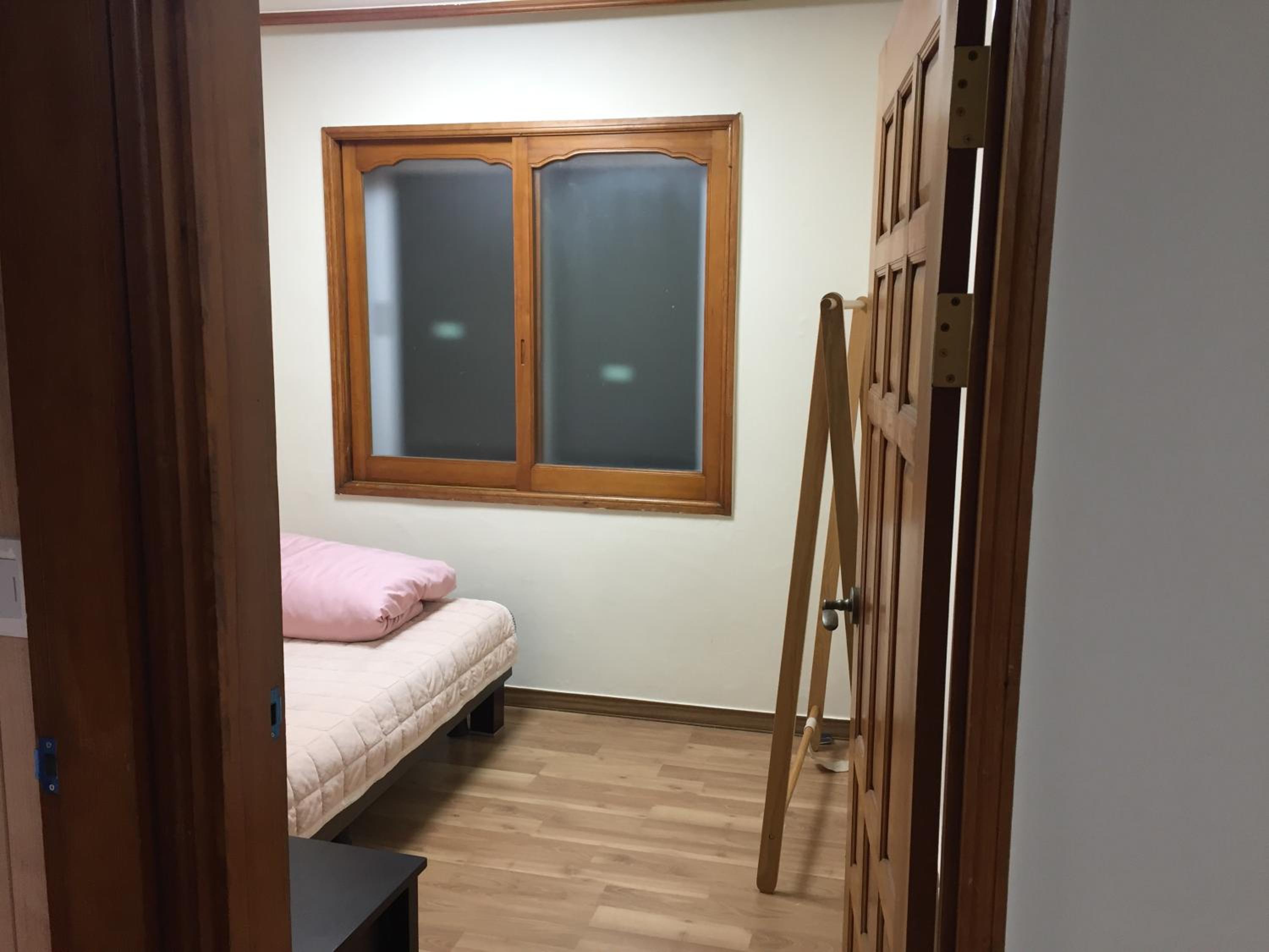 Single Room with Shared Bathroom photo 3