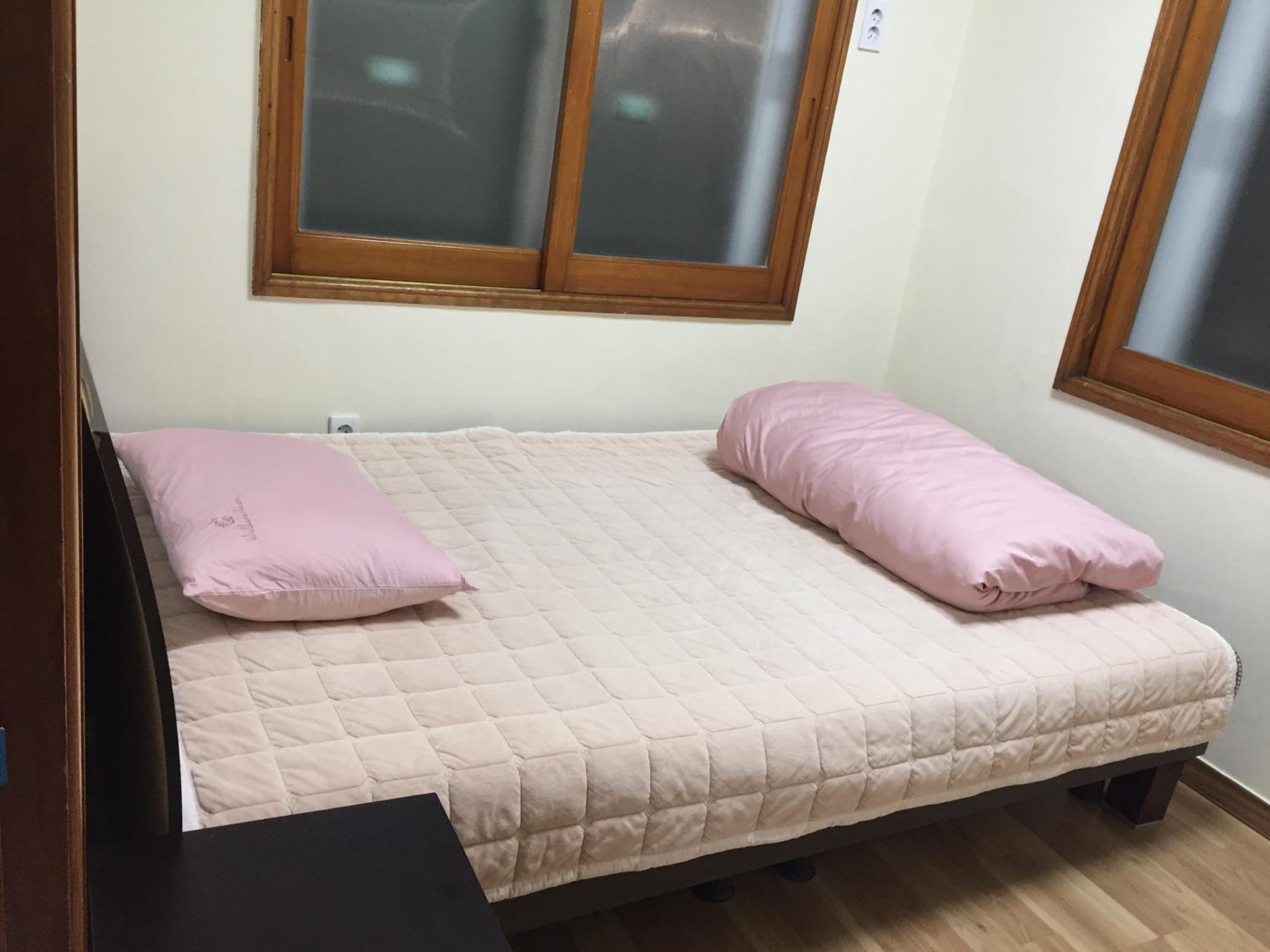 Single Room with Shared Bathroom