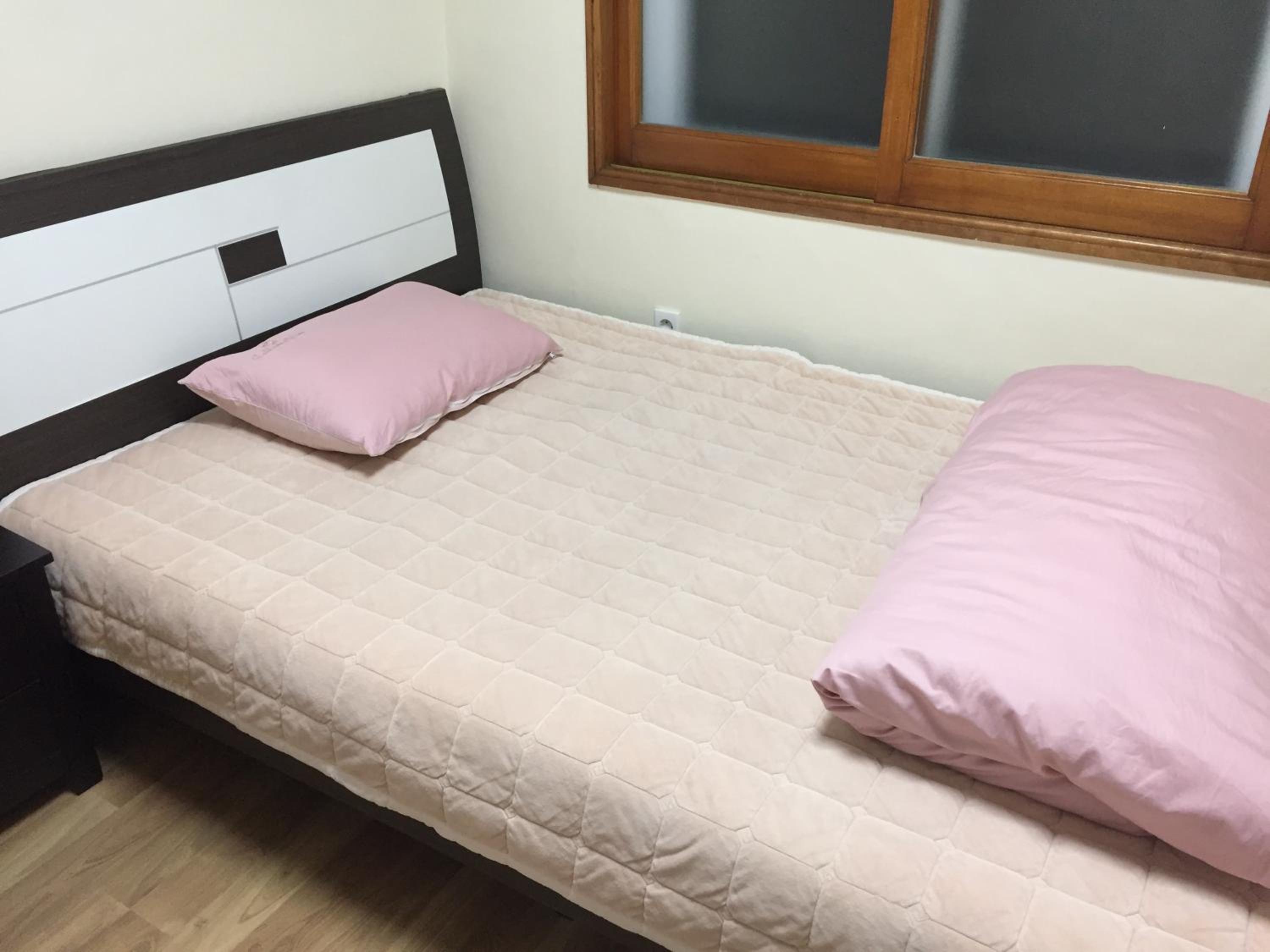 Single Room with Shared Bathroom photo 2