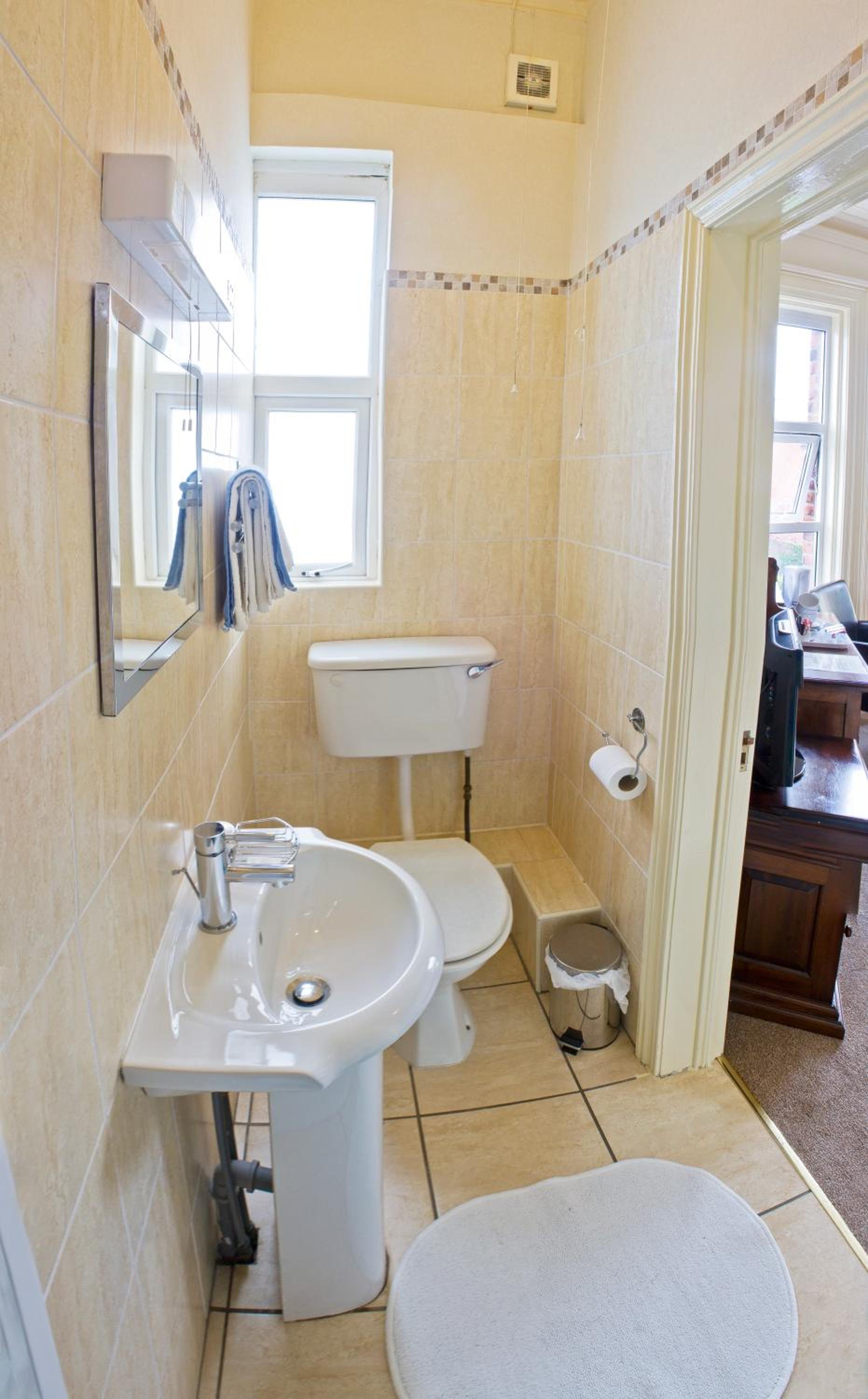 Family Room with Bathroom photo 3