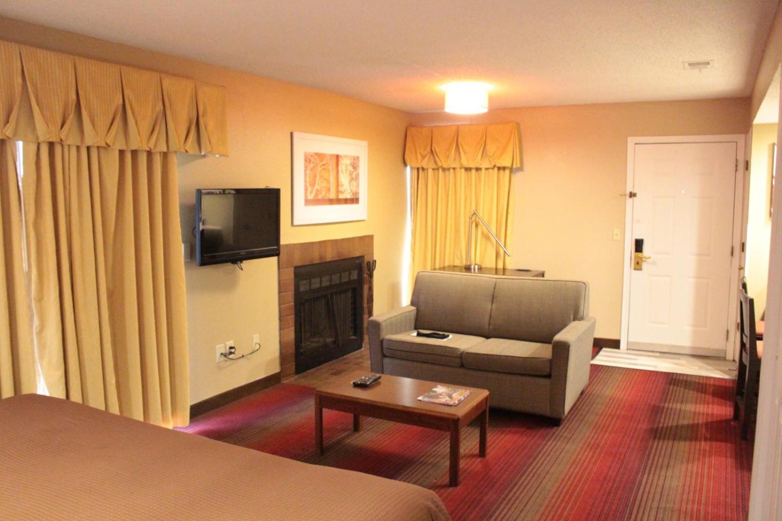 1 Queen Bed, Studio, Suite, Non-Smoking - Photo 1