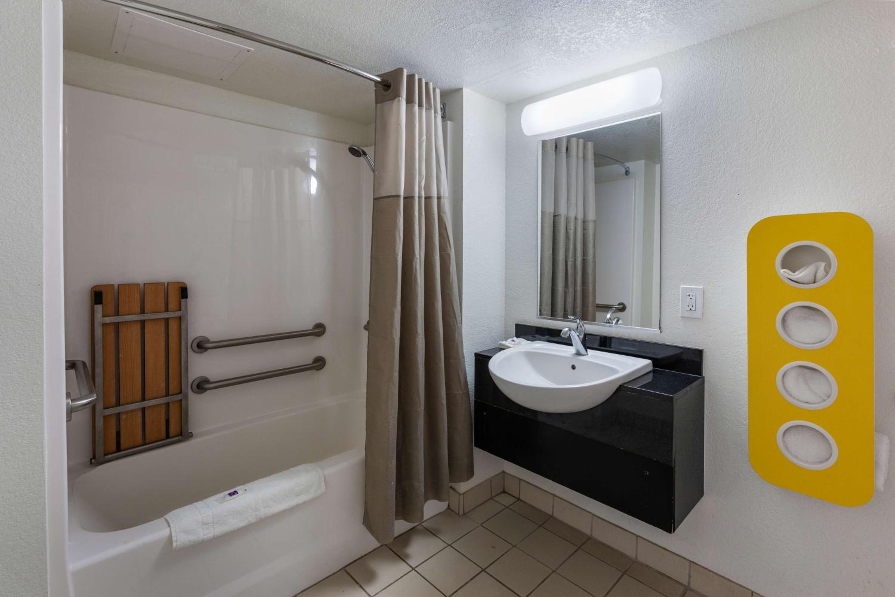 Double Room - Disability Access - Non-Smoking - Photo 3