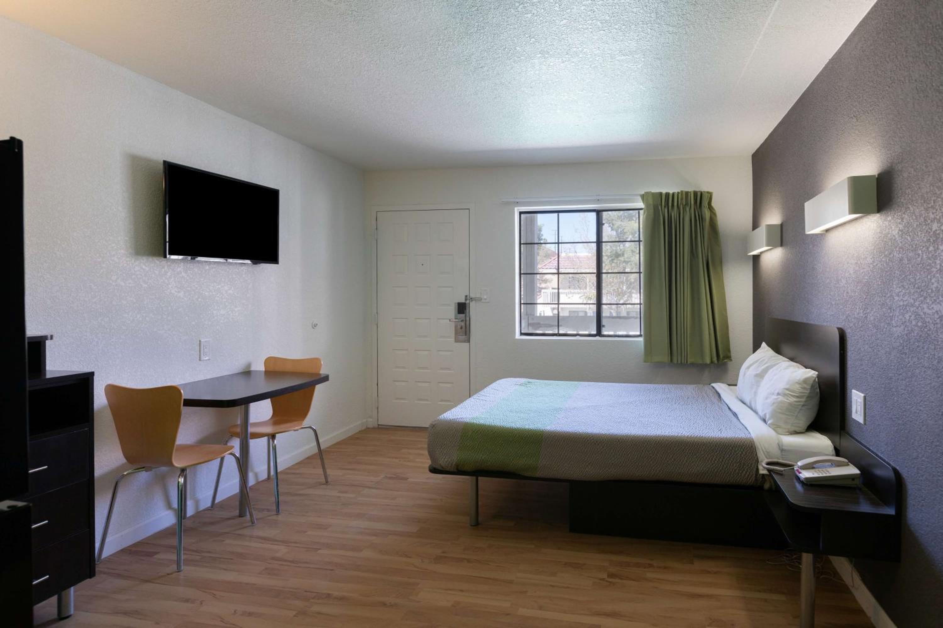 Double Room - Disability Access - Non-Smoking - Photo 5