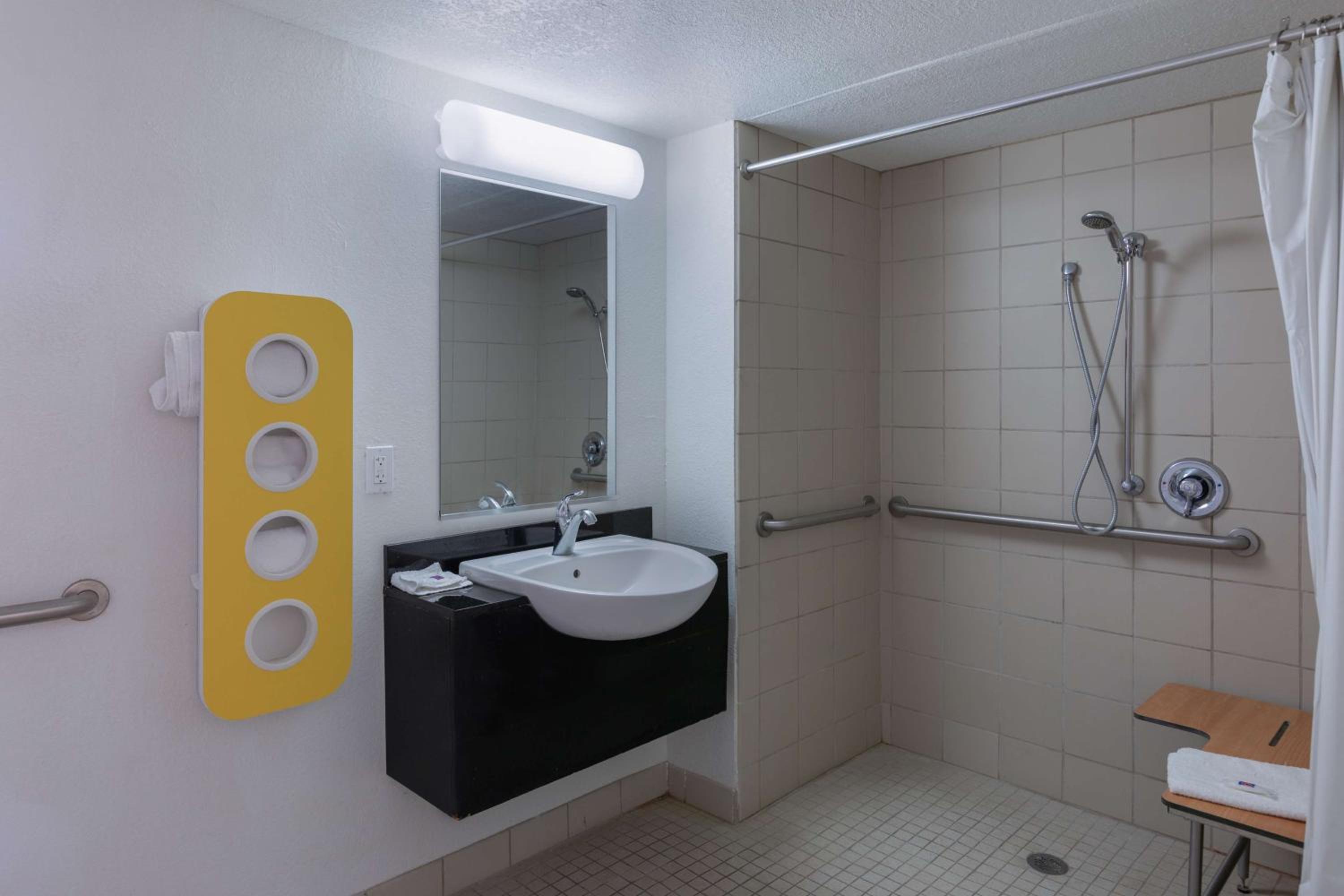 Double Room - Disability Access - Non-Smoking - Photo 4
