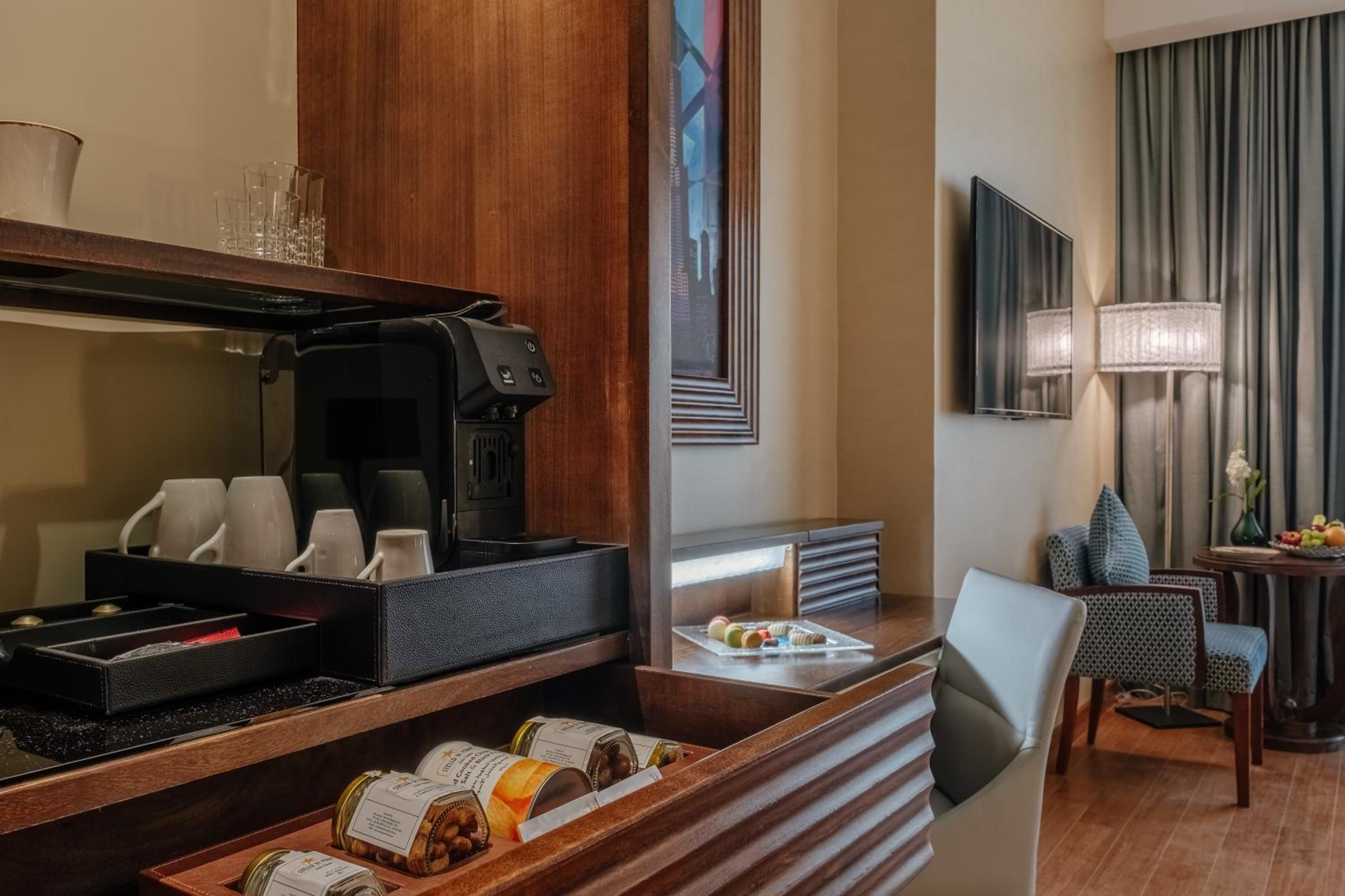 Deluxe King Room (Early check-in 11am & late check-out at 4pm + 35% discount on food & beverage, valid until 31 August 2026 only) photo 2