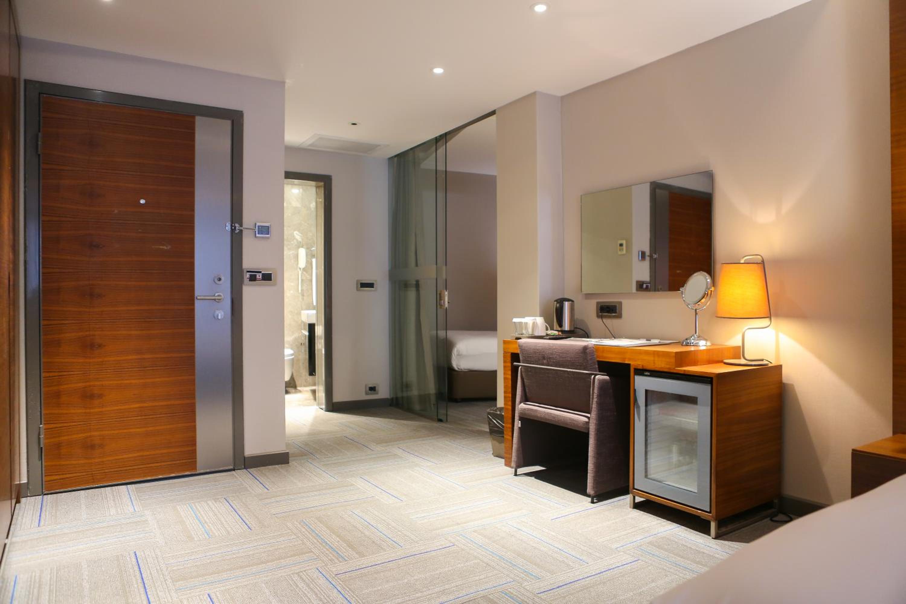 Corner Deluxe Room