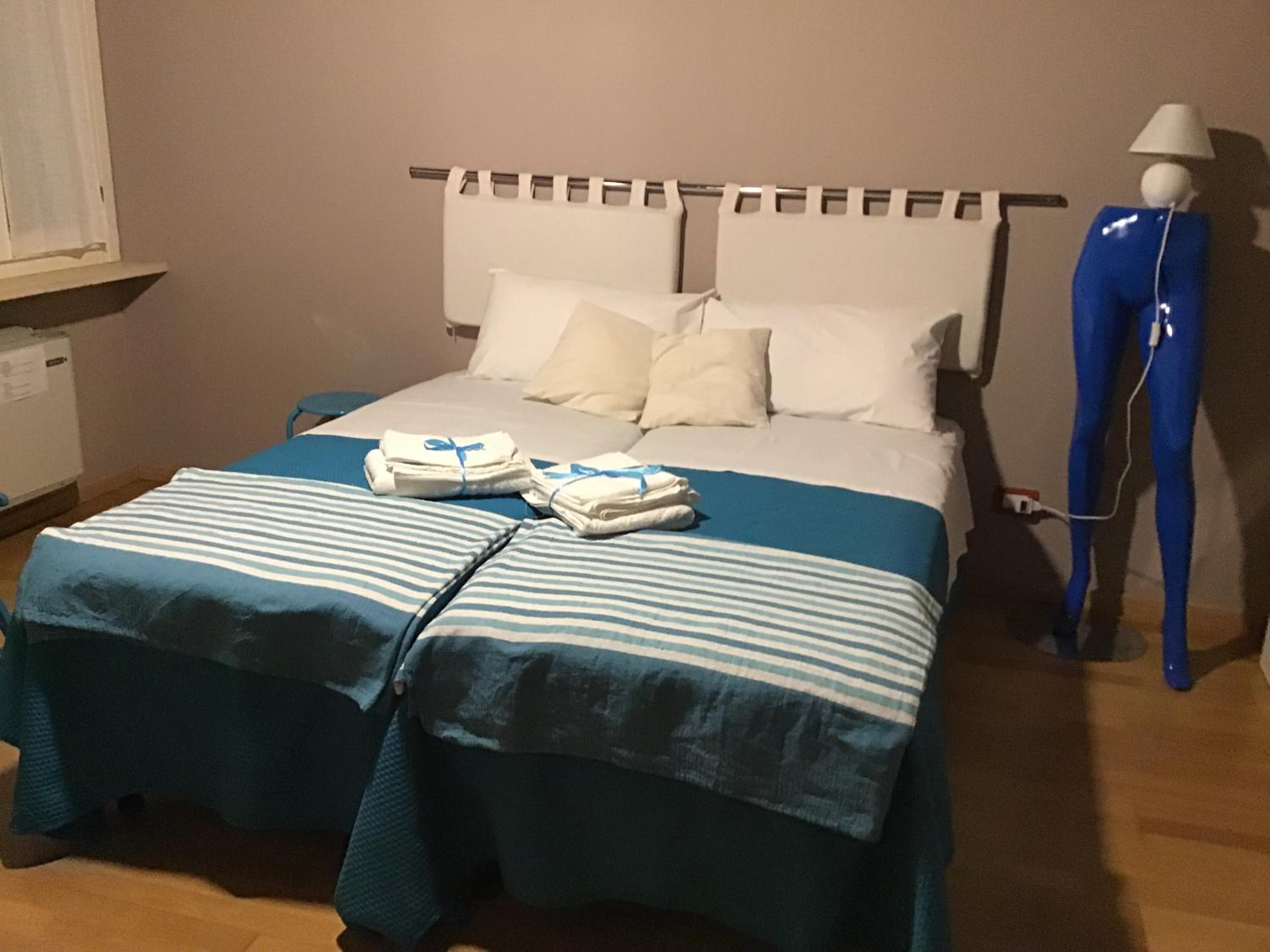 Double or Twin Room with Shared Bathroom photo 2