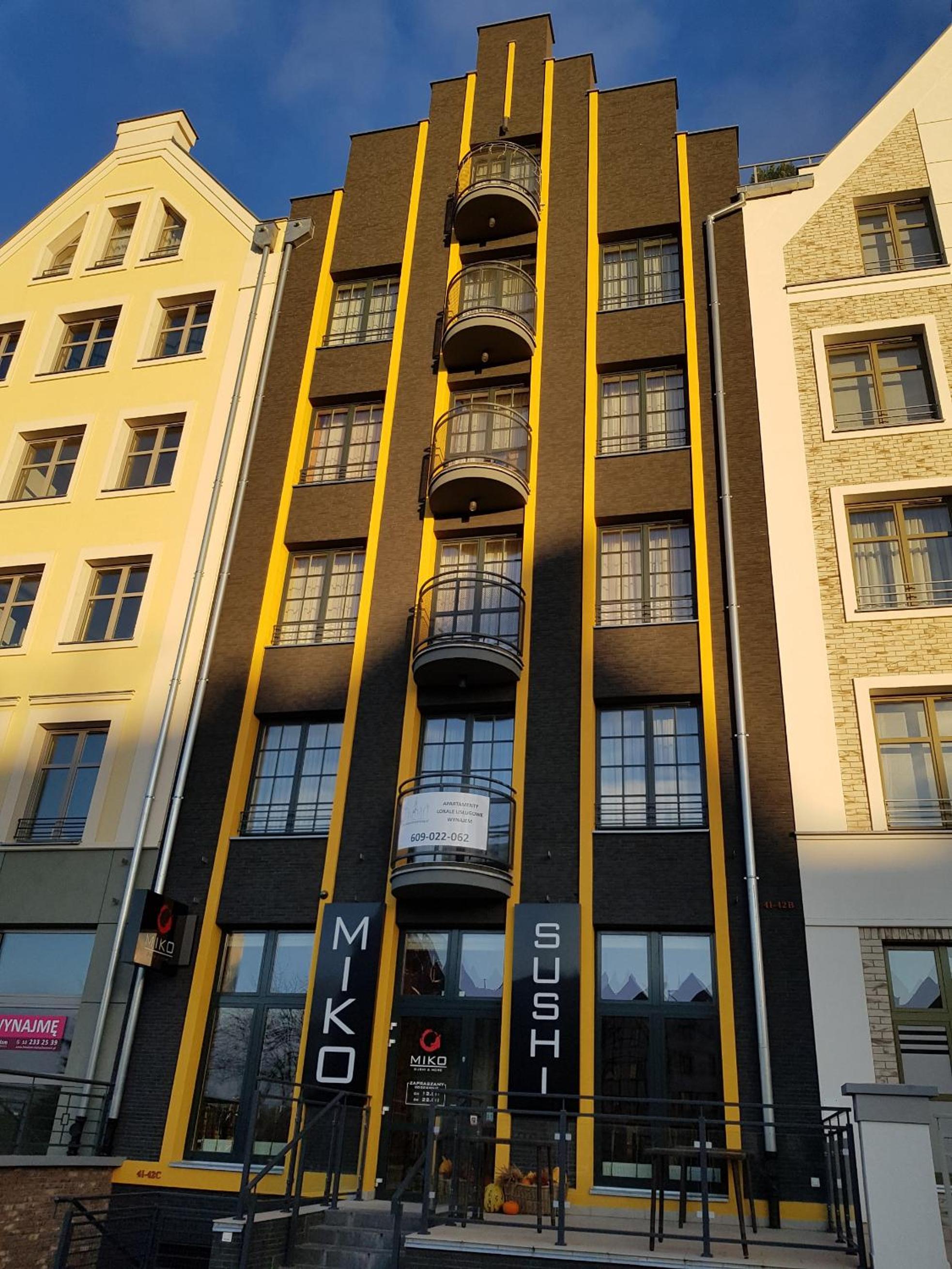 One-Bedroom Apartment with Balcony and City View - Photo 11
