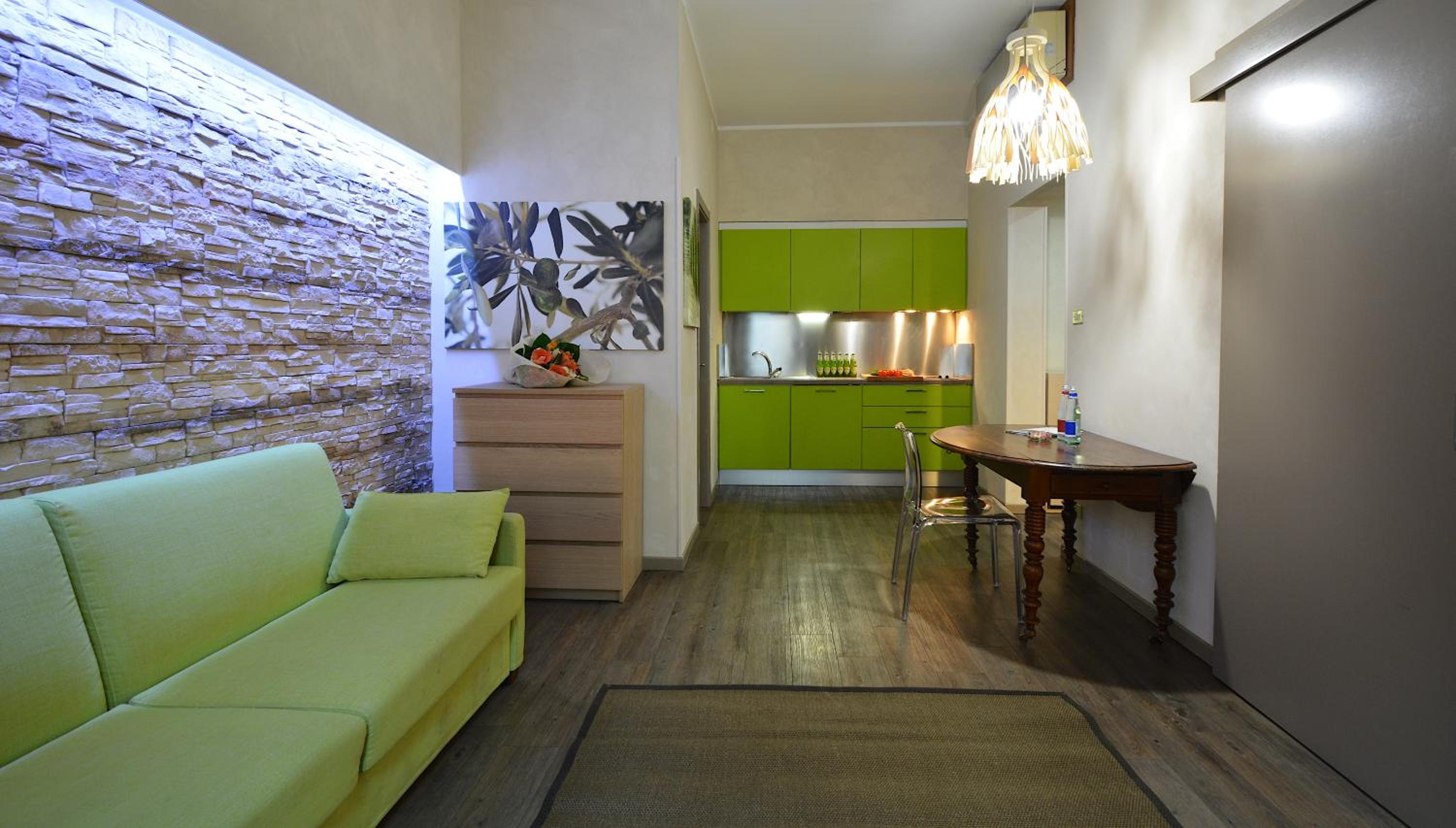 One-Bedroom Apartment (5 Adults) - Photo 1