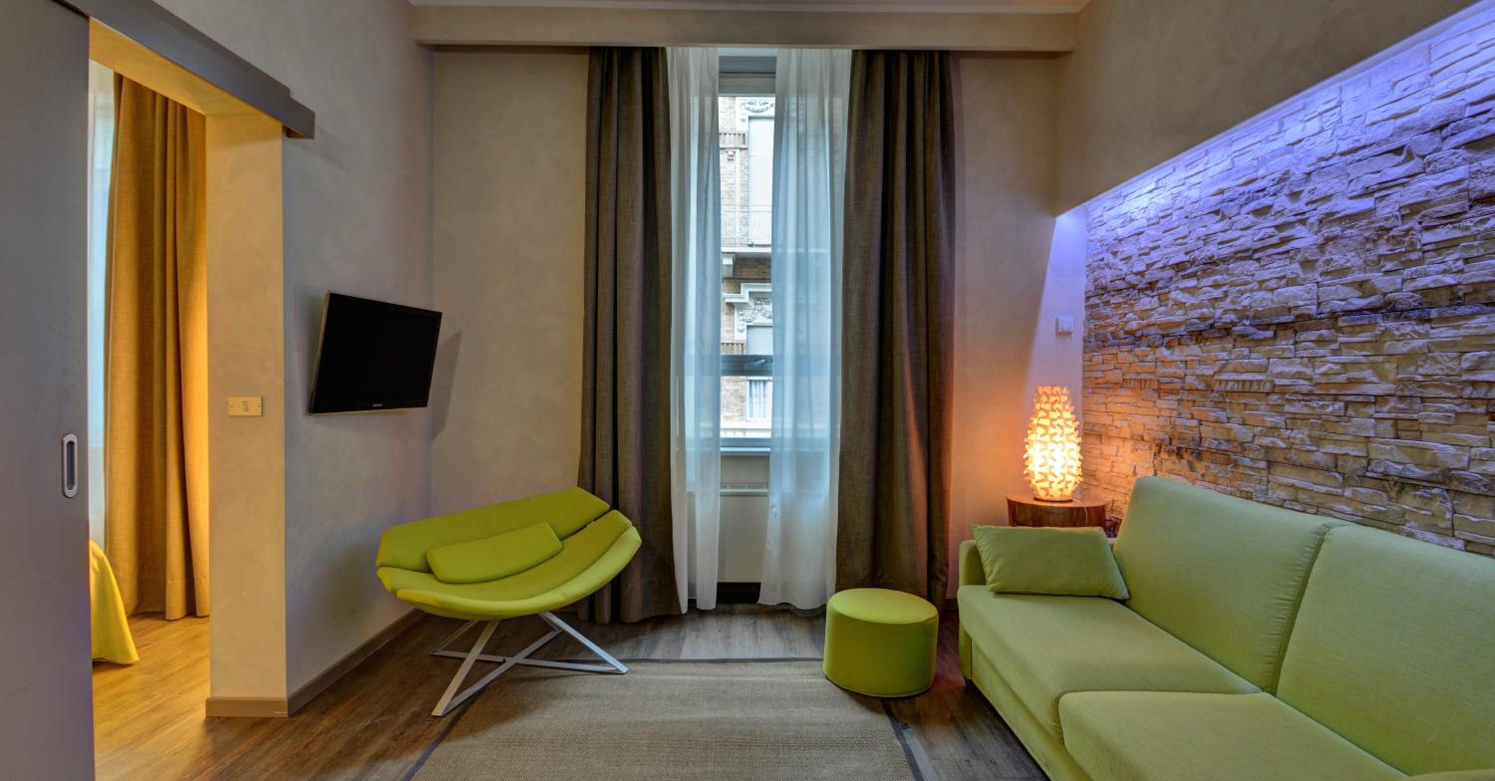One-Bedroom Apartment (5 Adults) - Photo 2
