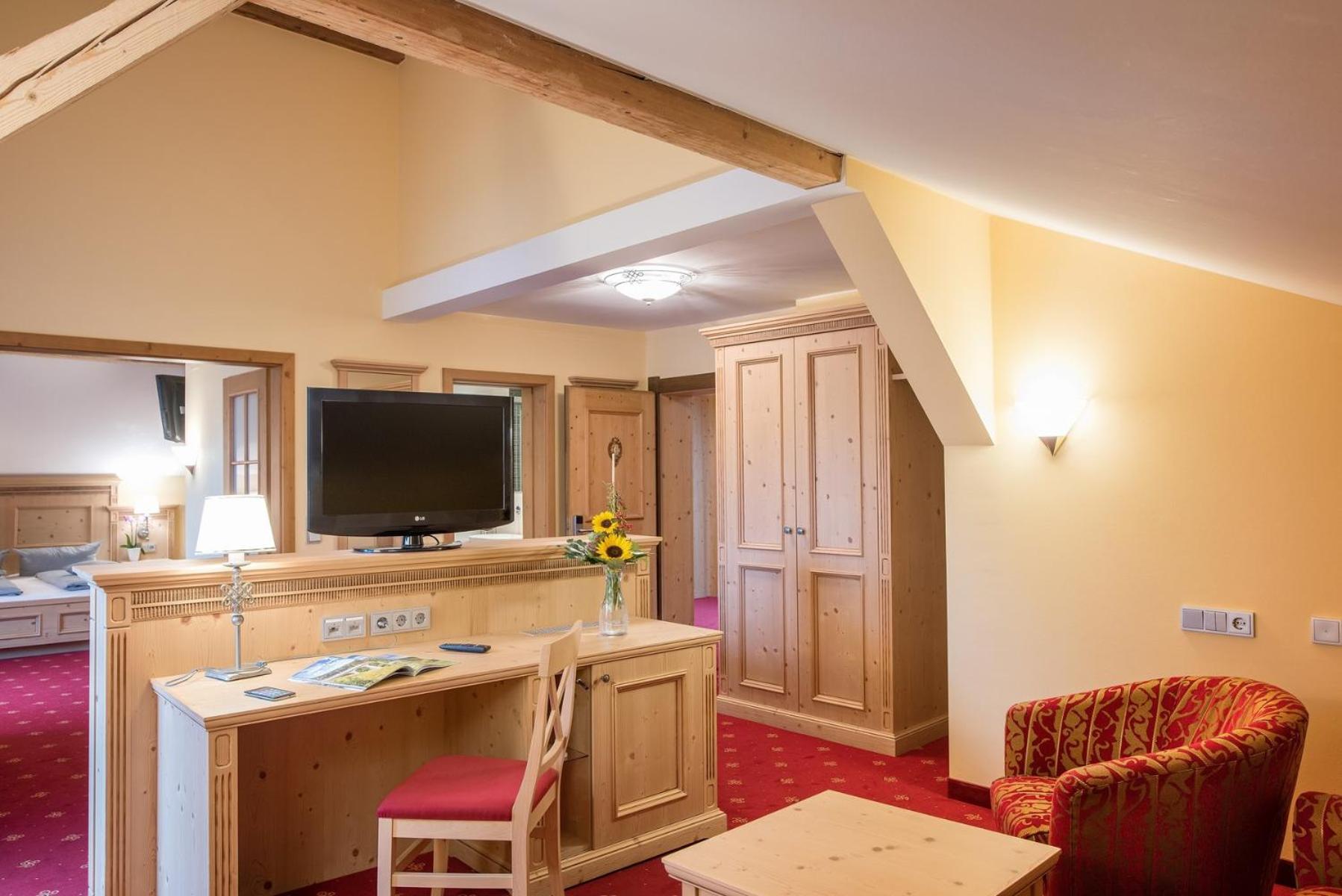 Junior Suite with Mountain View - Photo 6