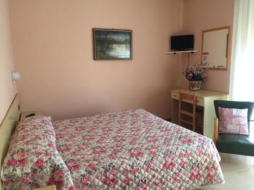 Single Room with Private External Bathroom photo 1