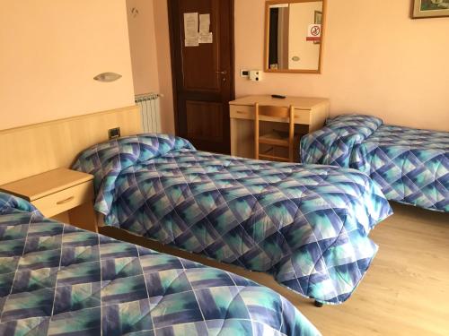 Triple Room with Private Bathroom photo 2