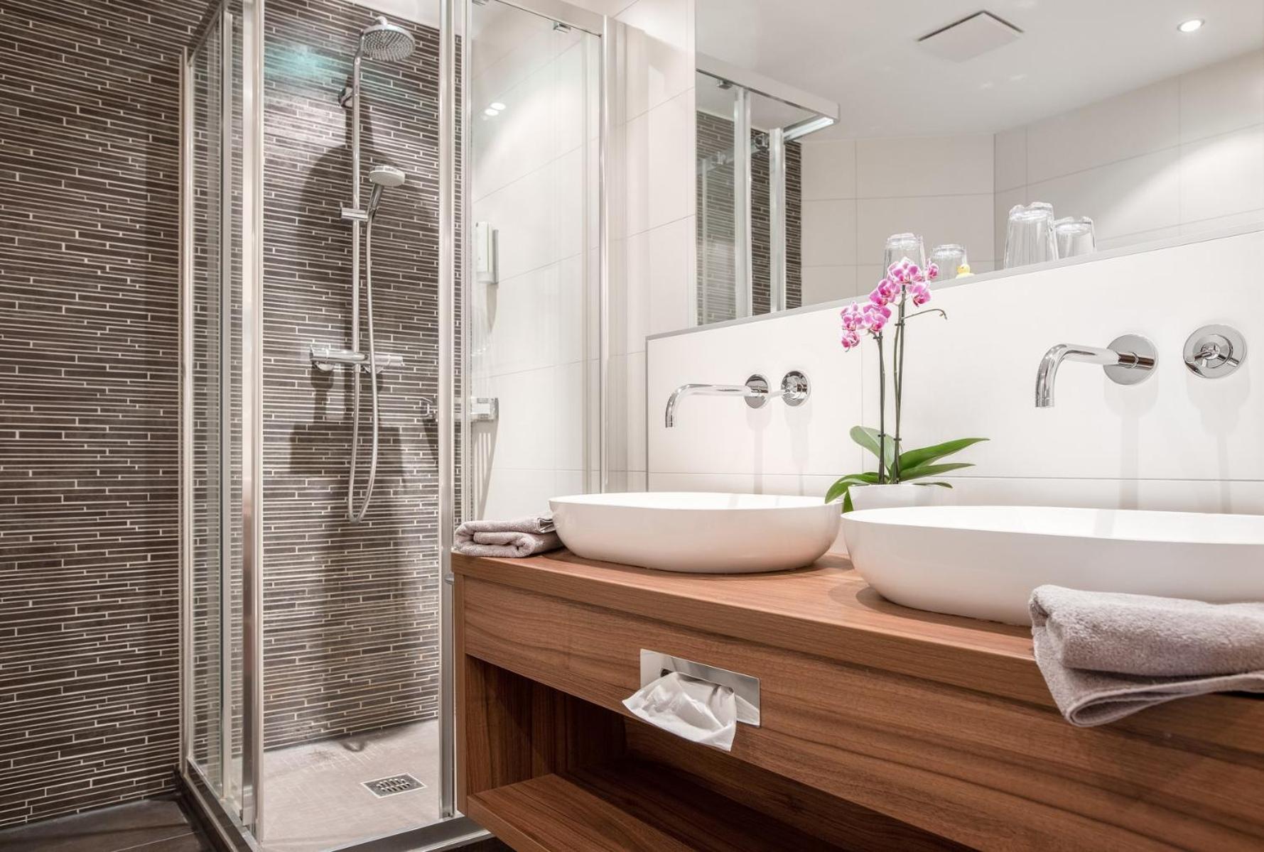 Junior Suite with Mountain View - Photo 8