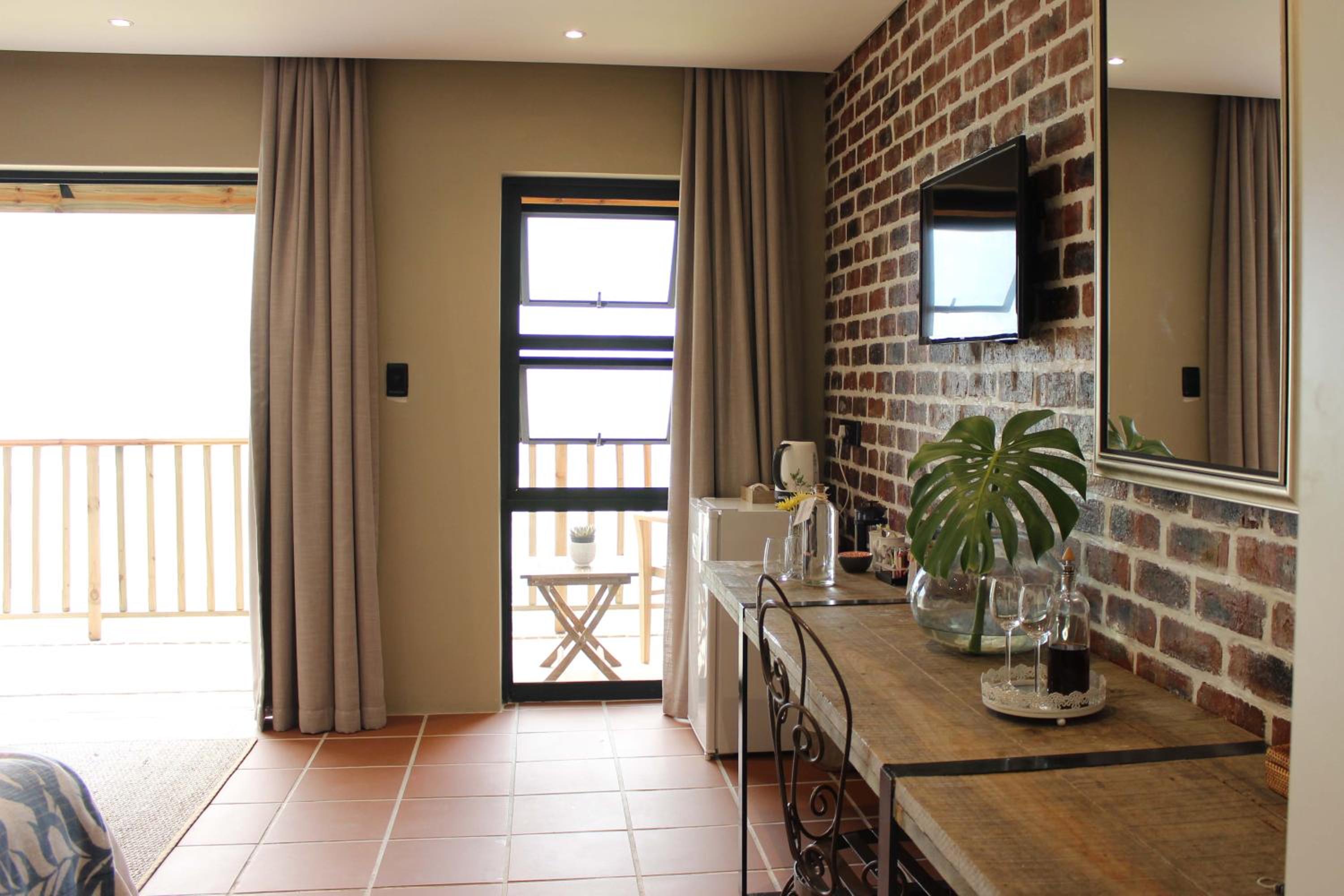 Suite - Photo 6