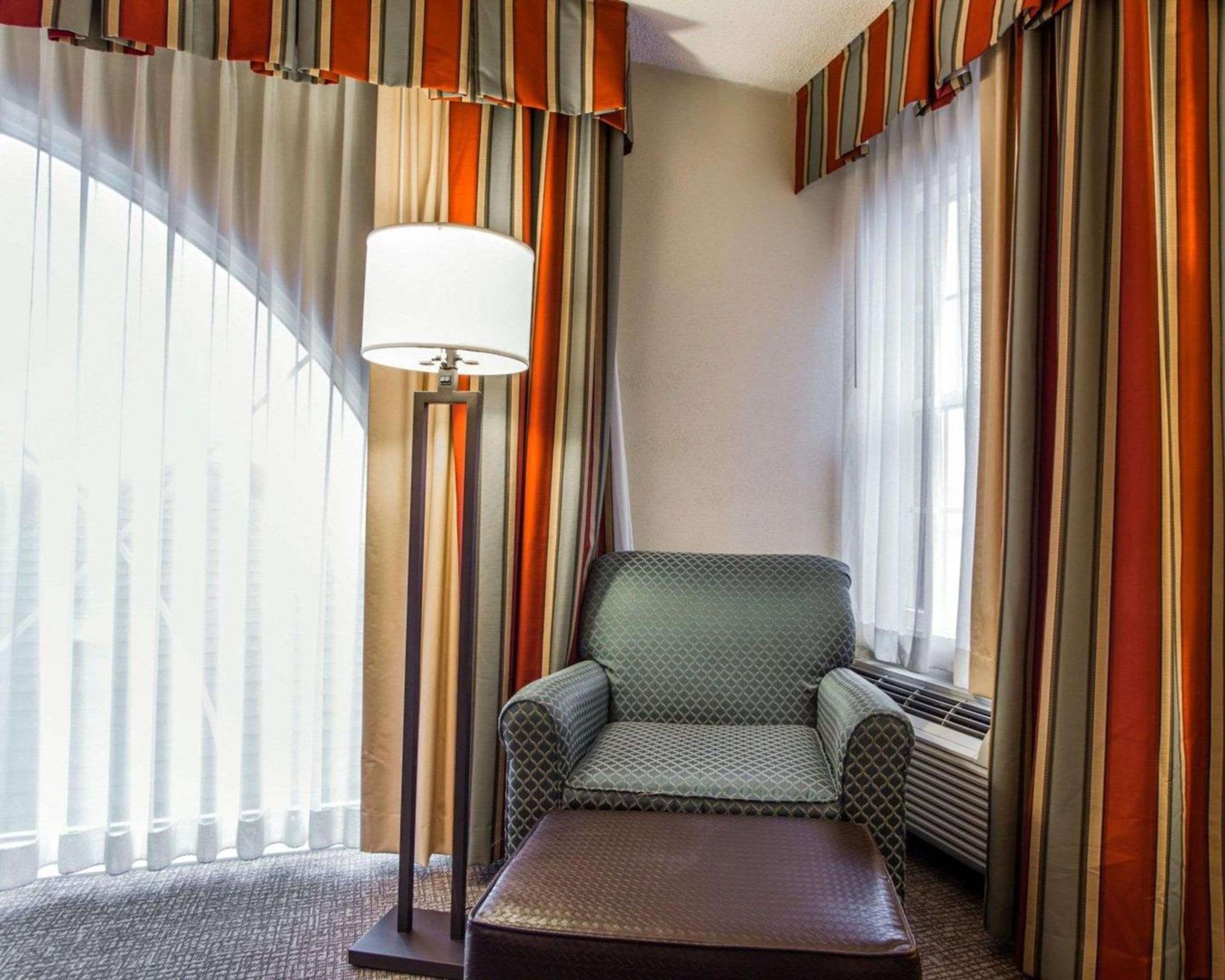 King Suite - Non-Smoking - Photo 1
