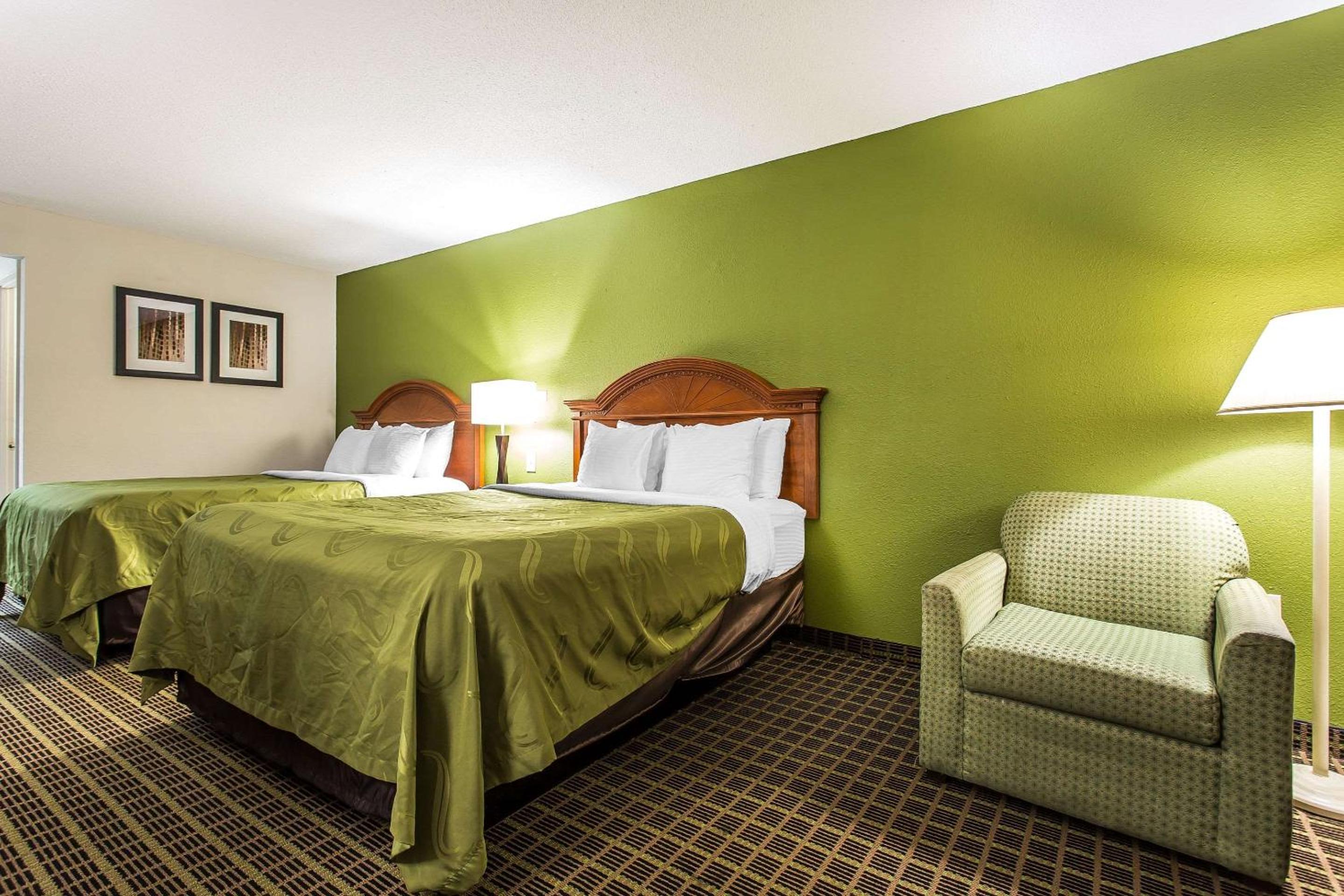 Queen Room with Two Queen Beds - Non-Smoking - Photo 1