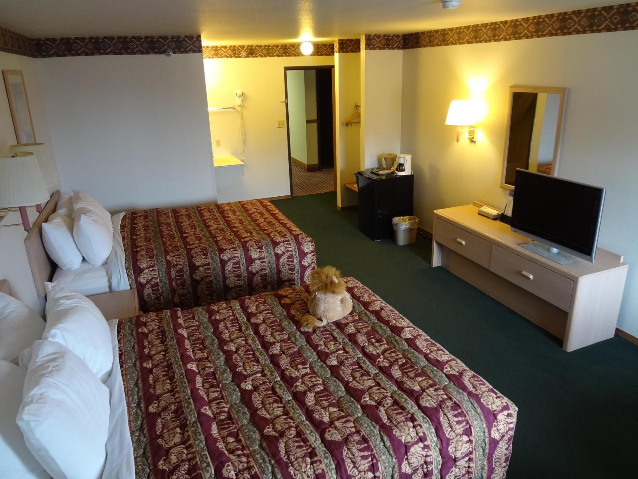Queen Room with Two Queen Beds - Photo 1