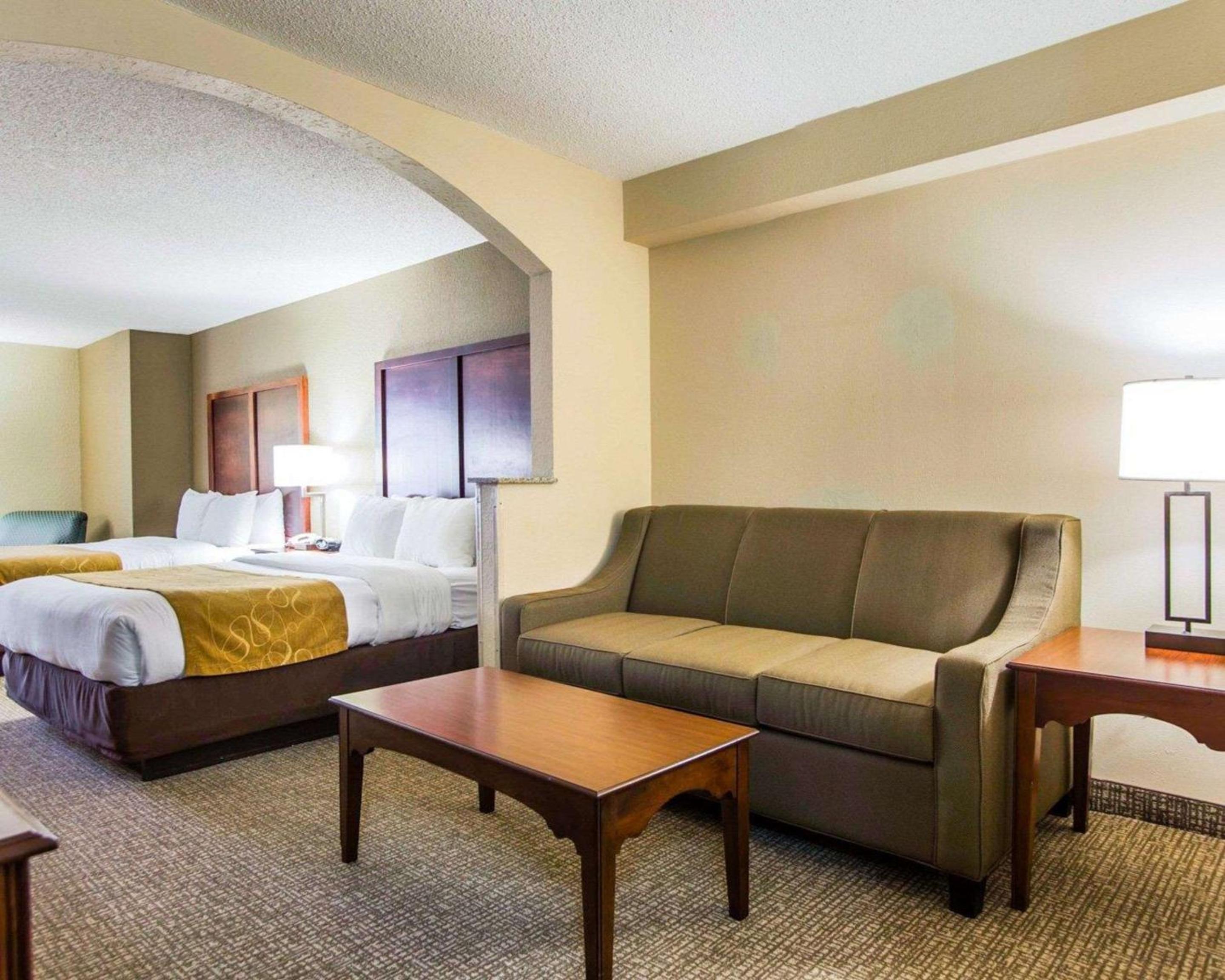 Queen Suite with Two Queen Beds - Non-Smoking - Photo 1