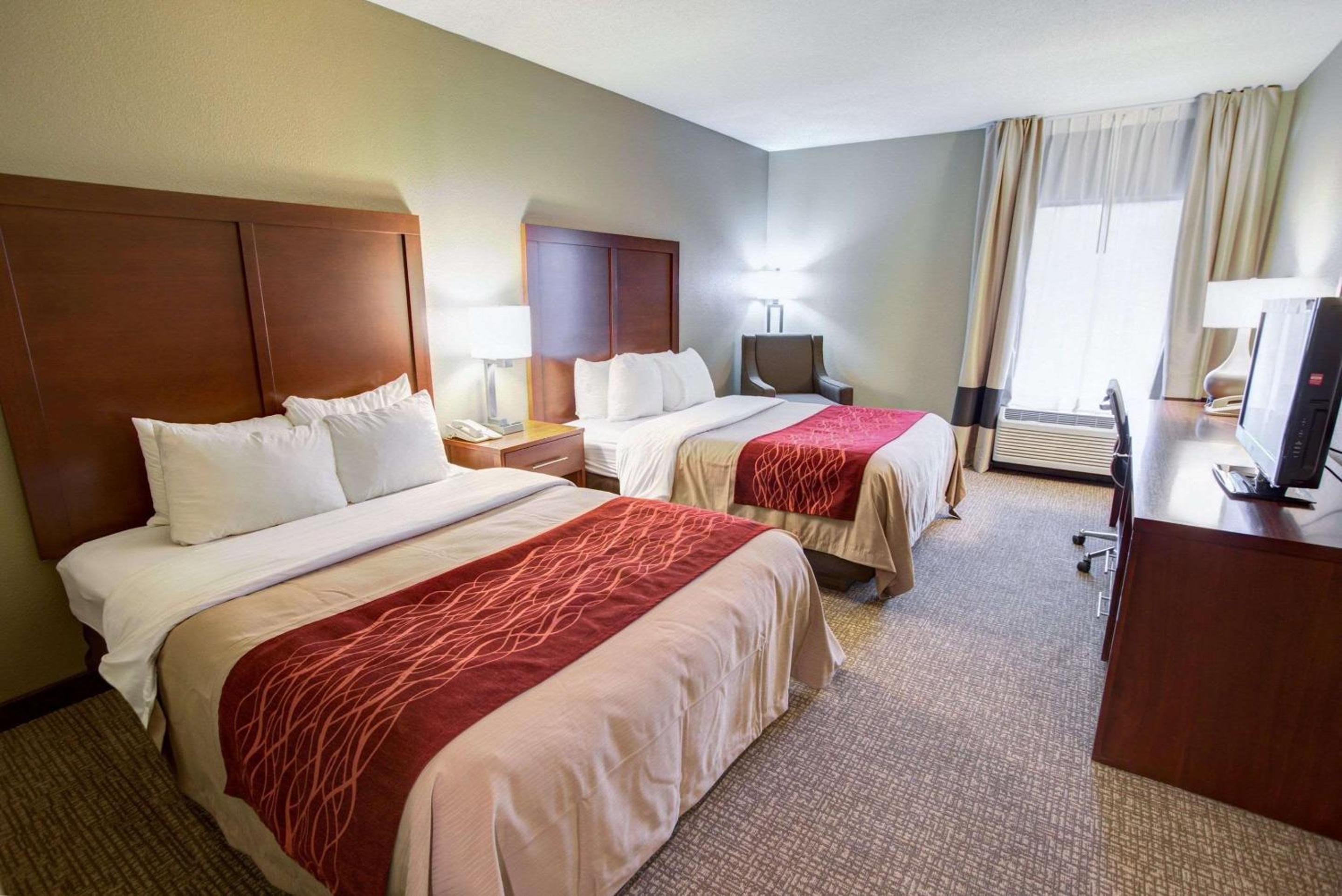 Queen Room with Two Queen Beds - Non-Smoking - Photo 1