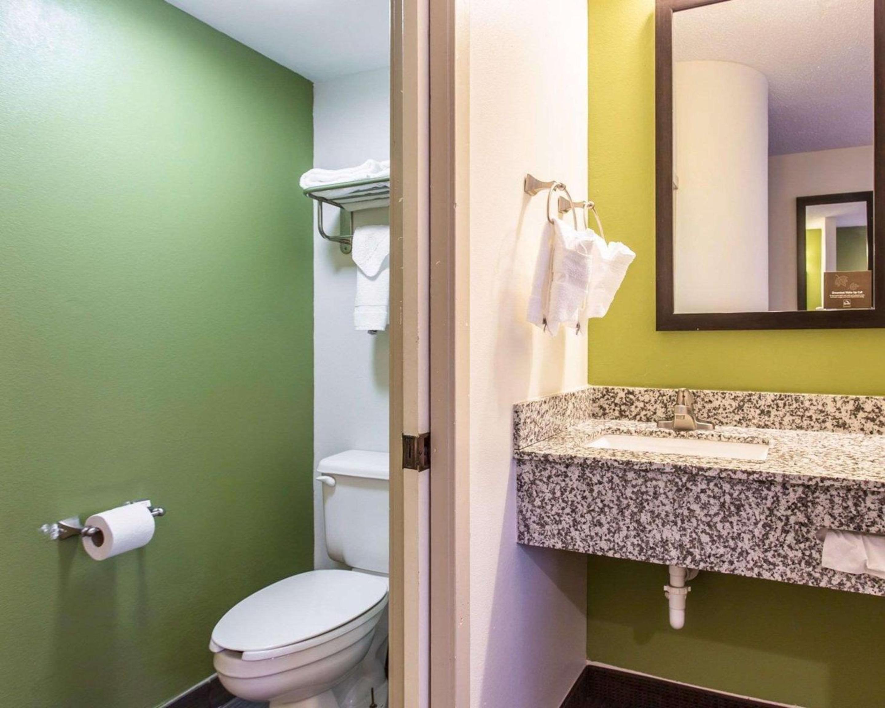 King Room - Non-Smoking - Photo 2