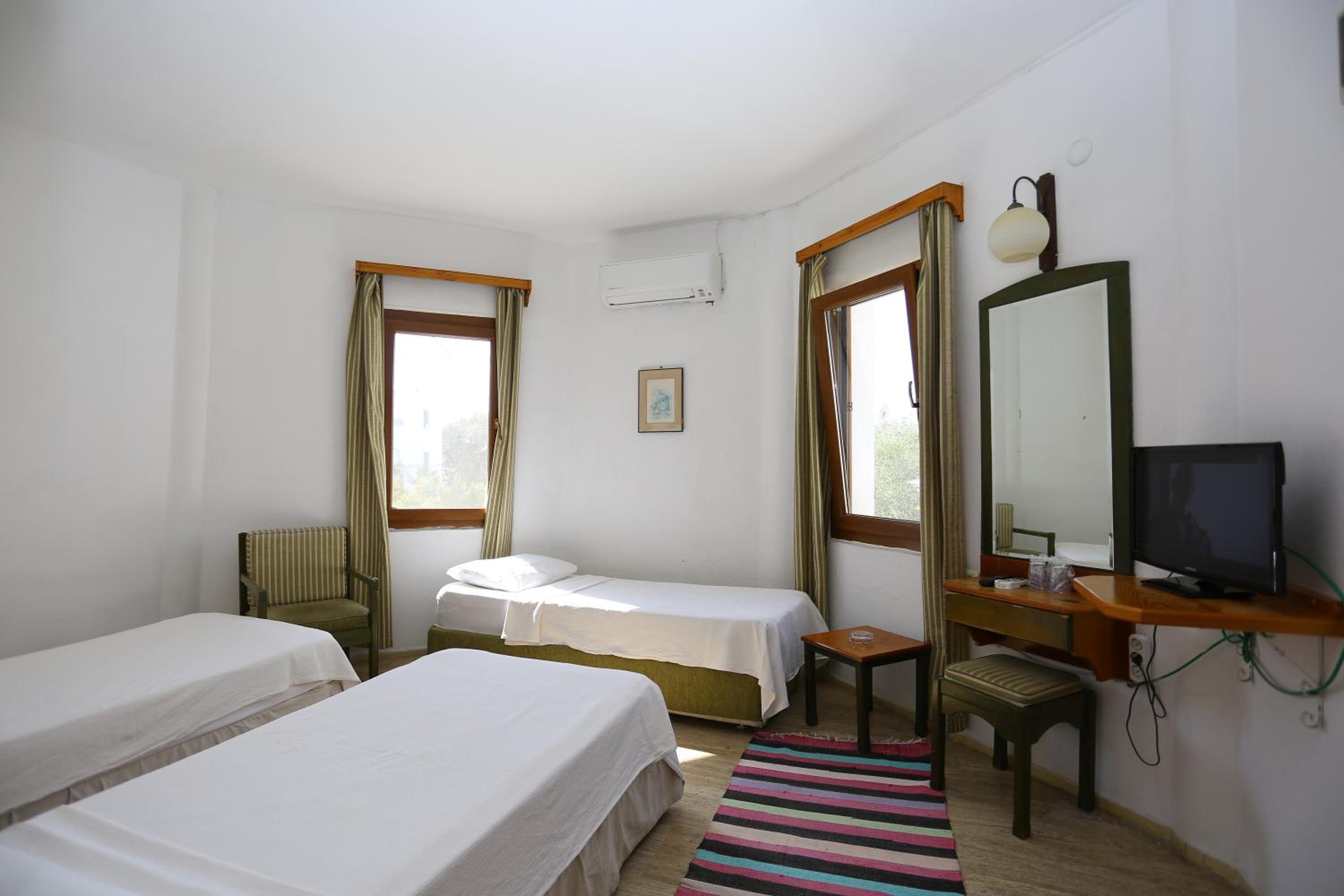 Standard Triple Room photo 2