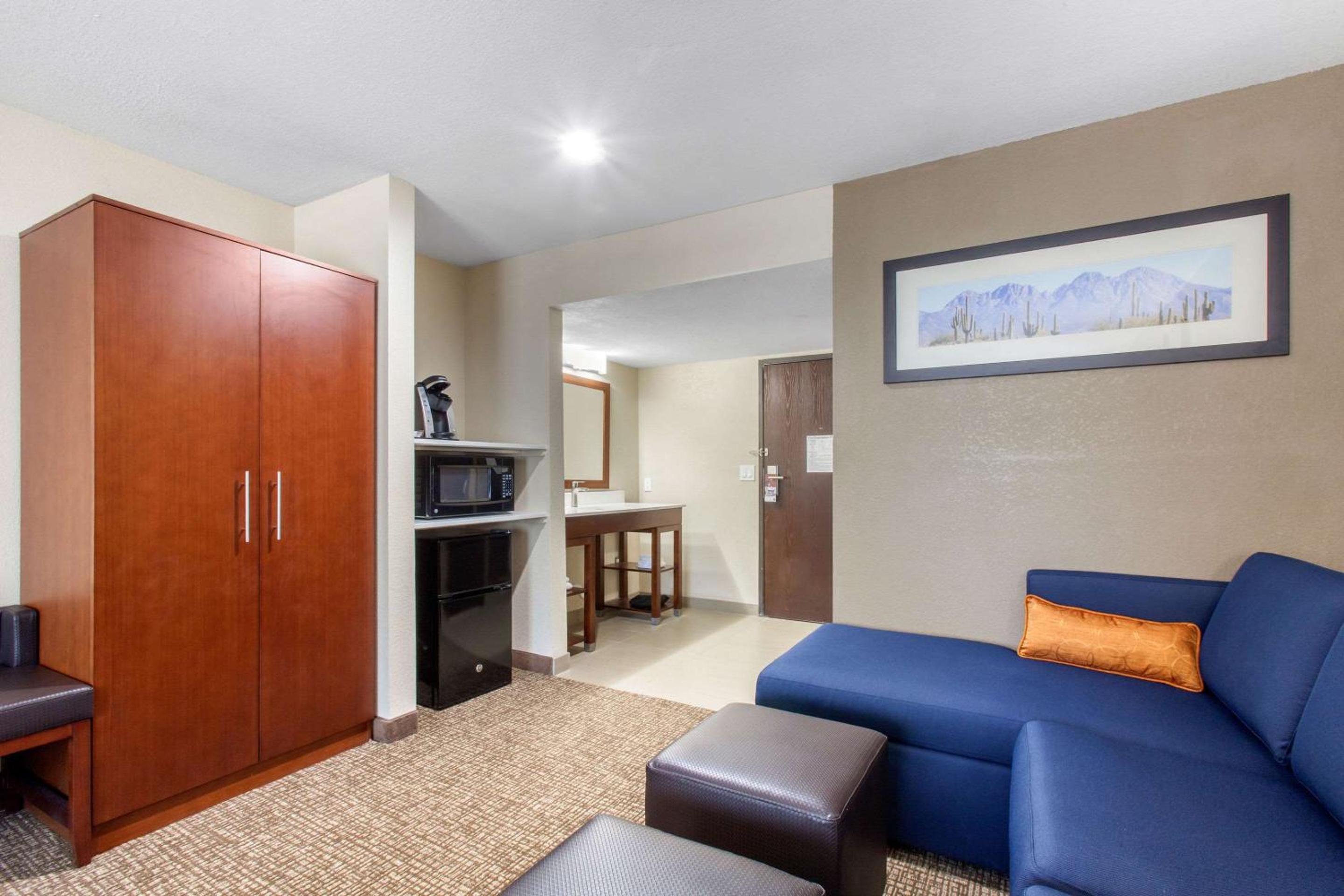 King Suite - Disability Access/Non-Smoking photo 3