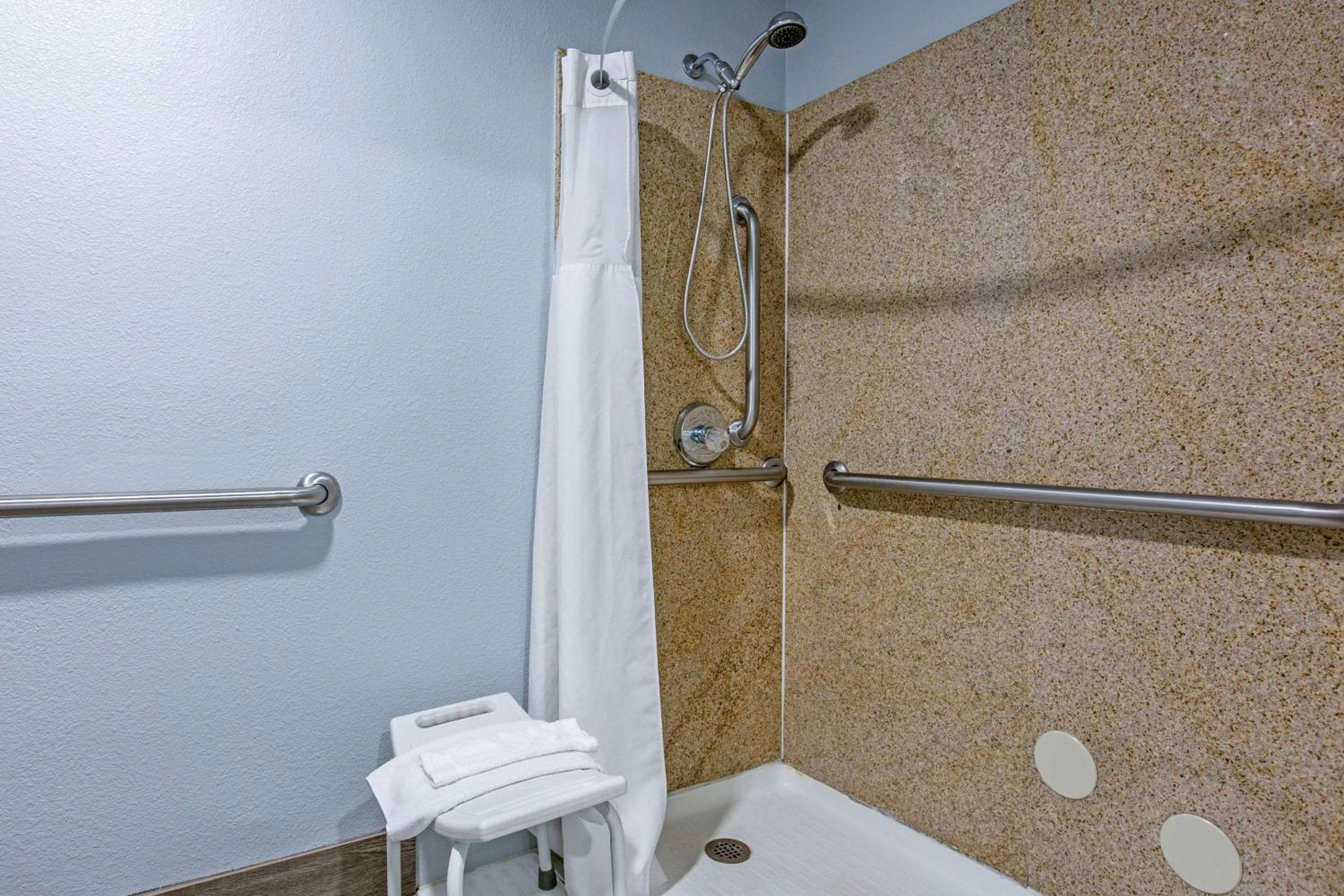 King Room - Accessible/Non-Smoking - Photo 3