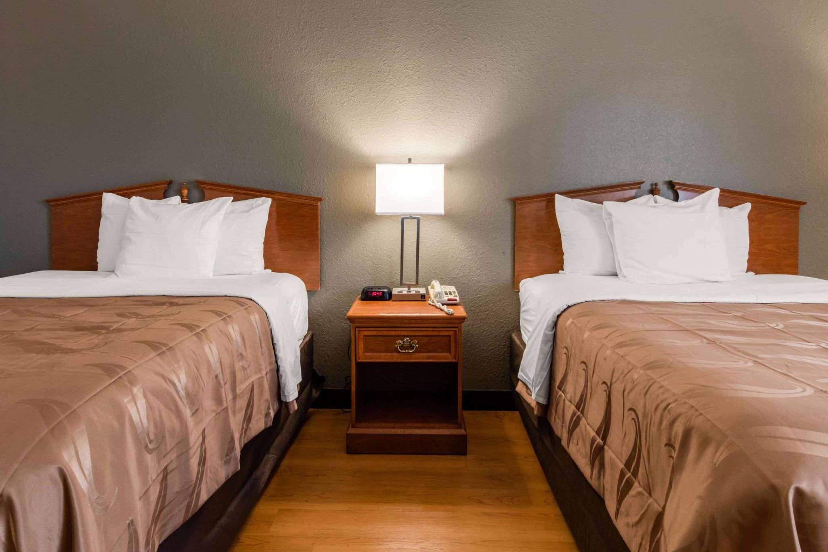 Queen Room with Two Queen Beds - Non-Smoking - Photo 1