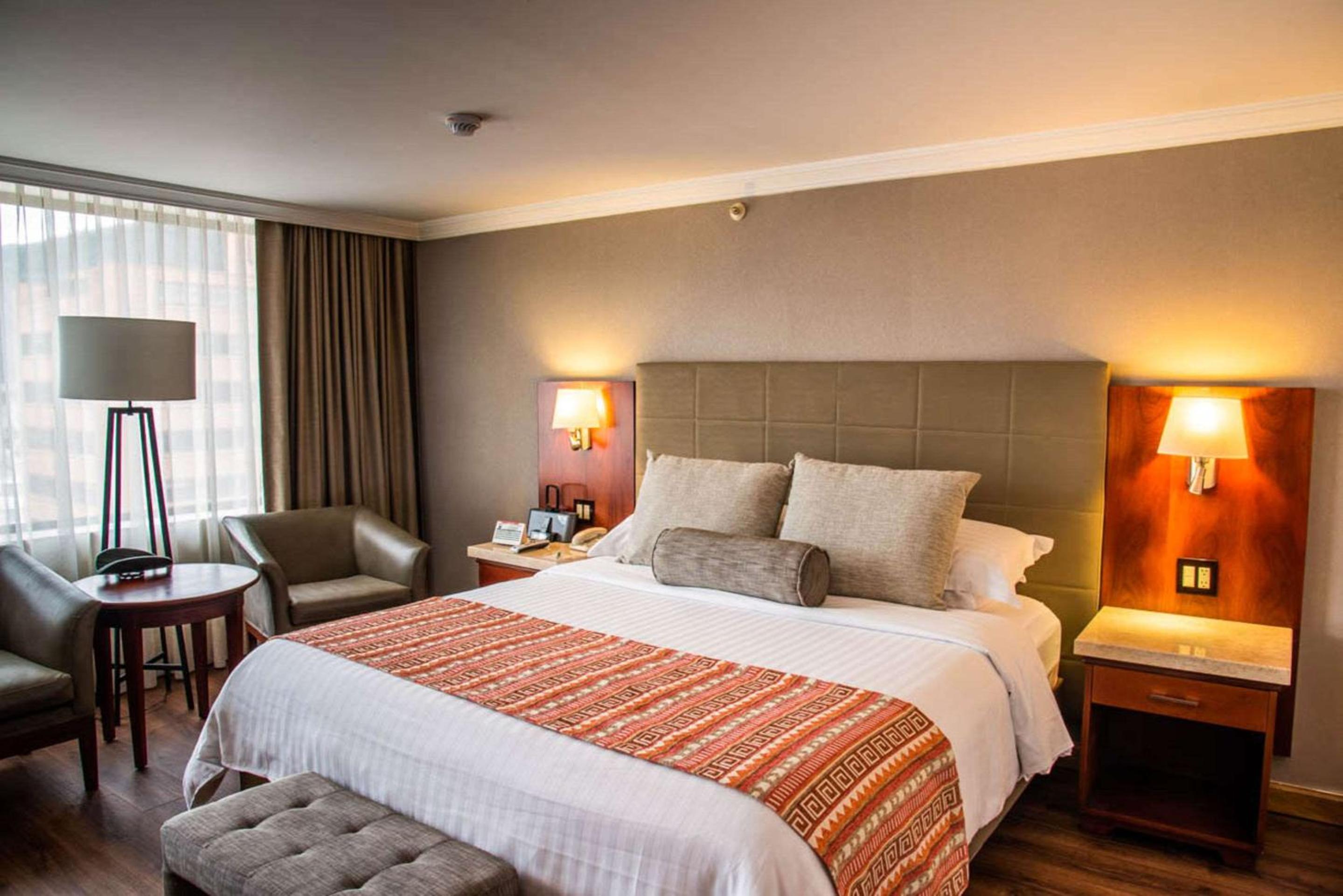 King Room - Non-Smoking - Photo 5