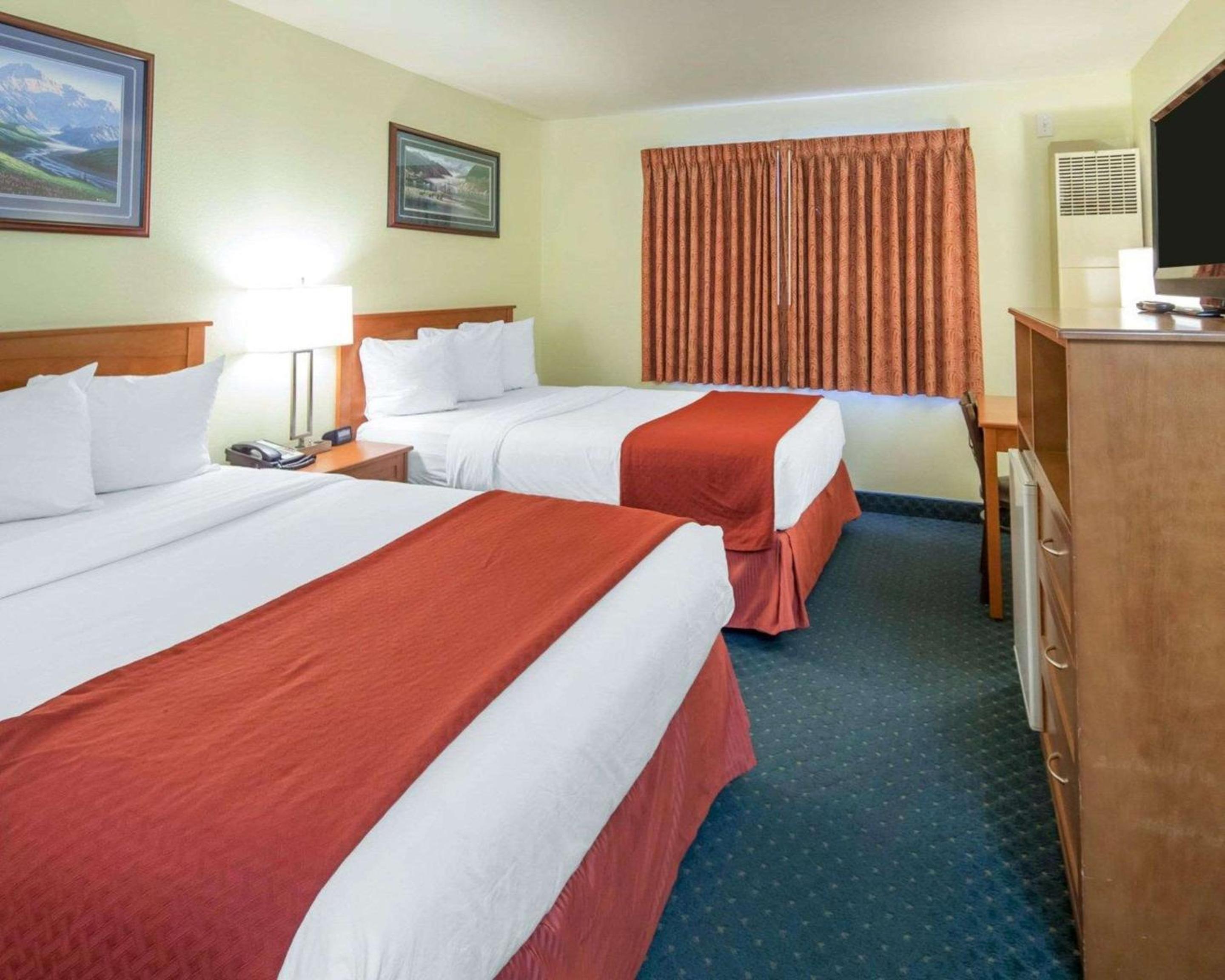 Standard Double Room with 2 Double Beds - Non-Smoking - Photo 6