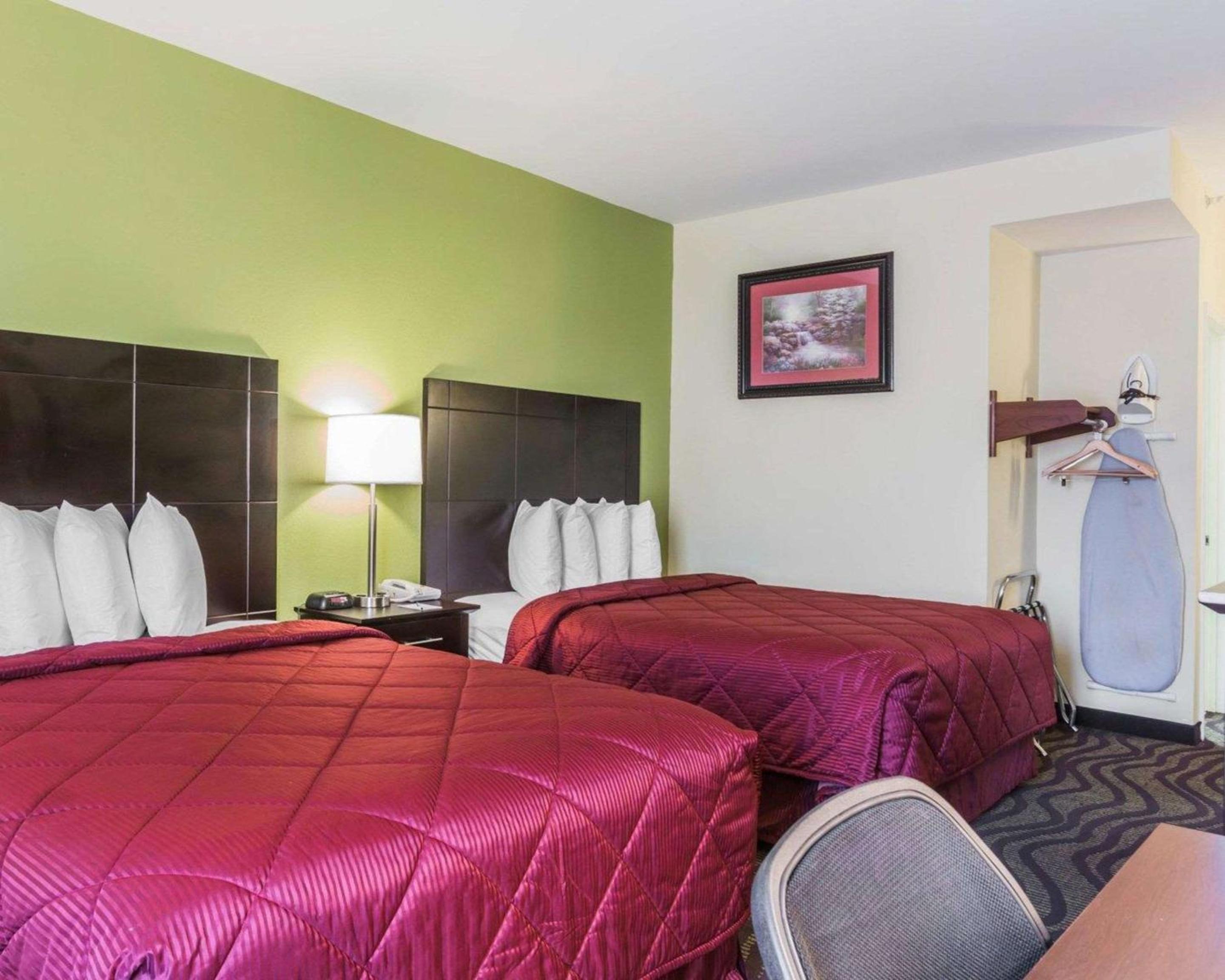 Queen Room with Two Queen Beds - Non-Smoking photo 1