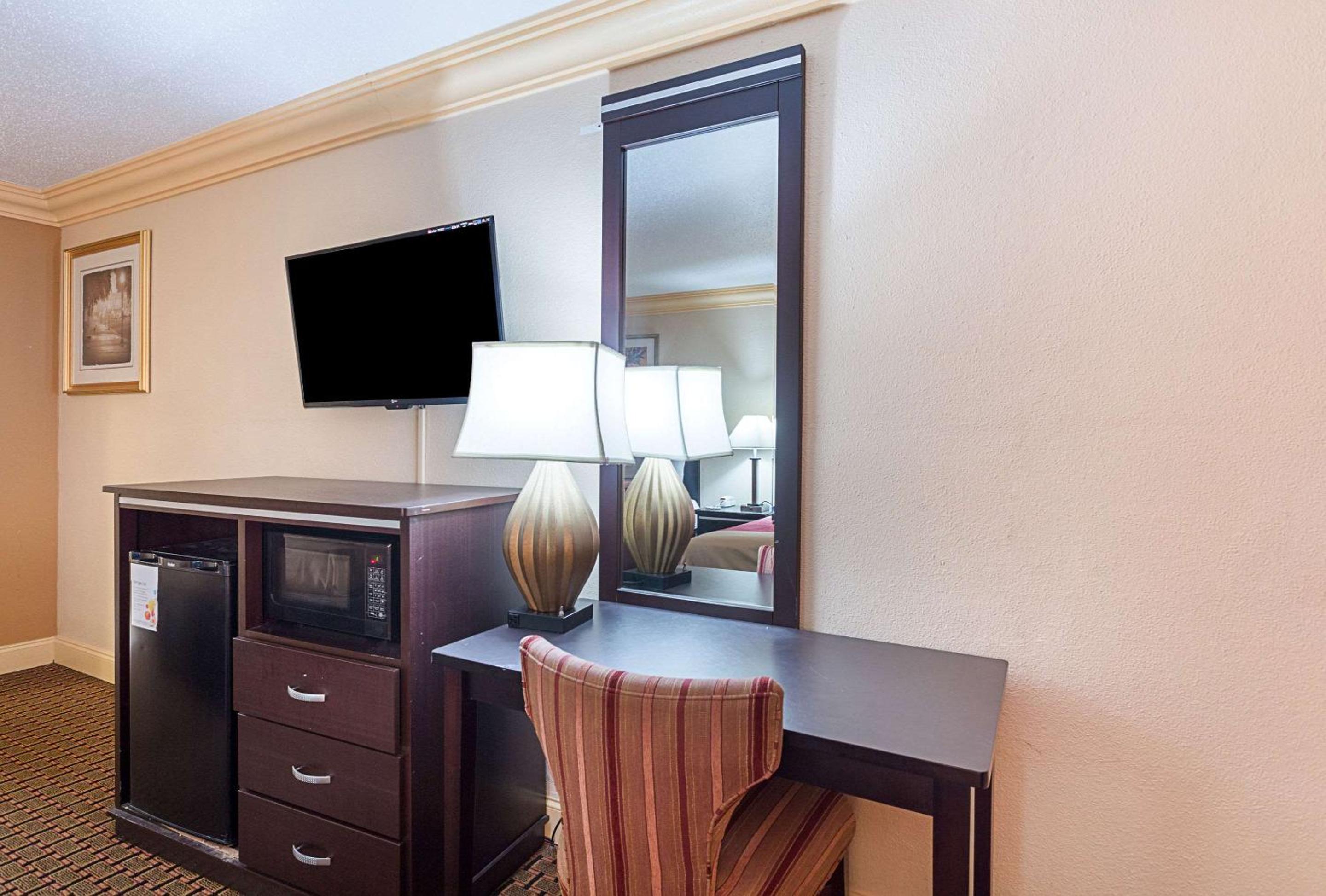 Double Room with Two Double Beds - Non-Smoking photo 2