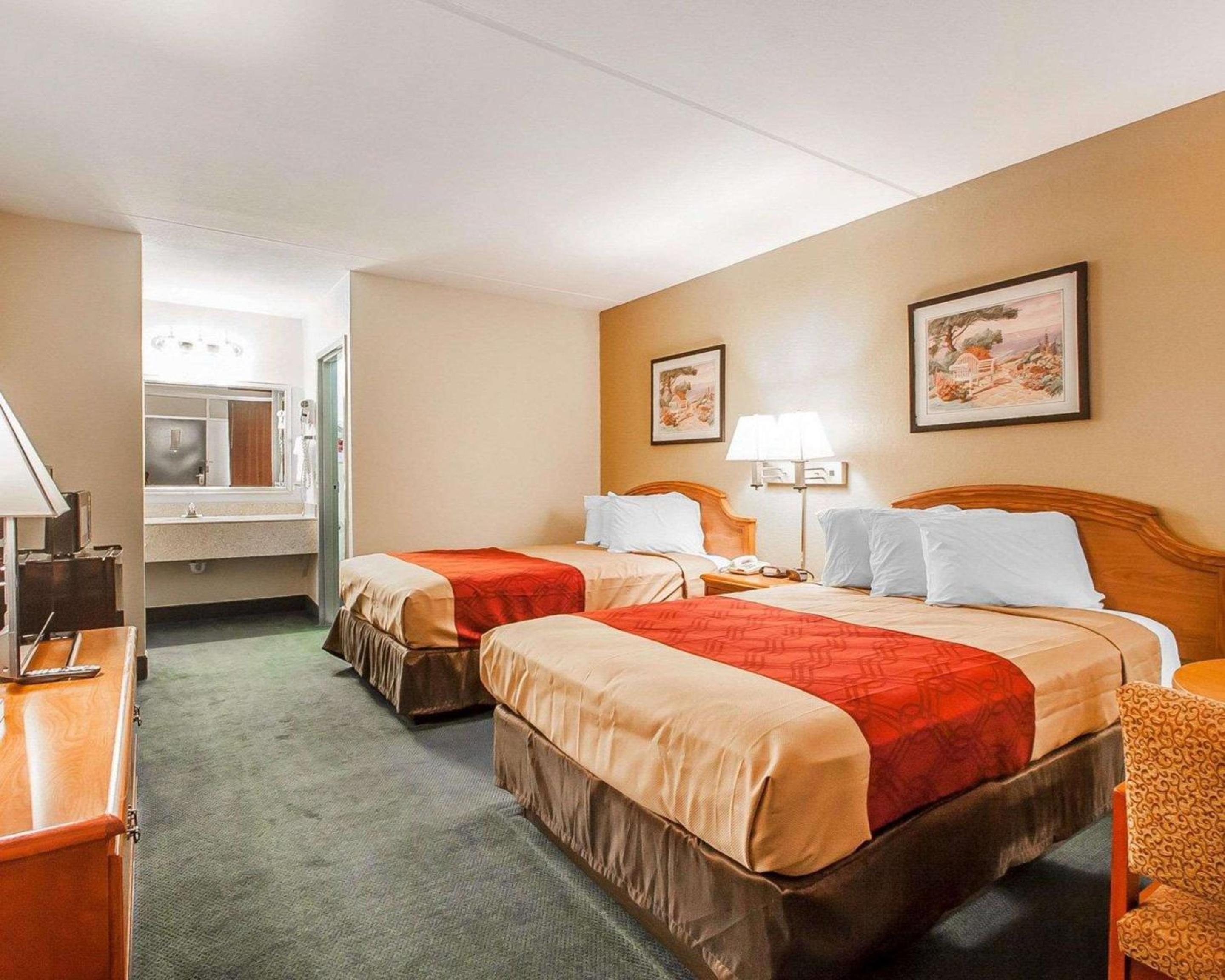 Double Room with Two Double Beds - Non-Smoking - Photo 4