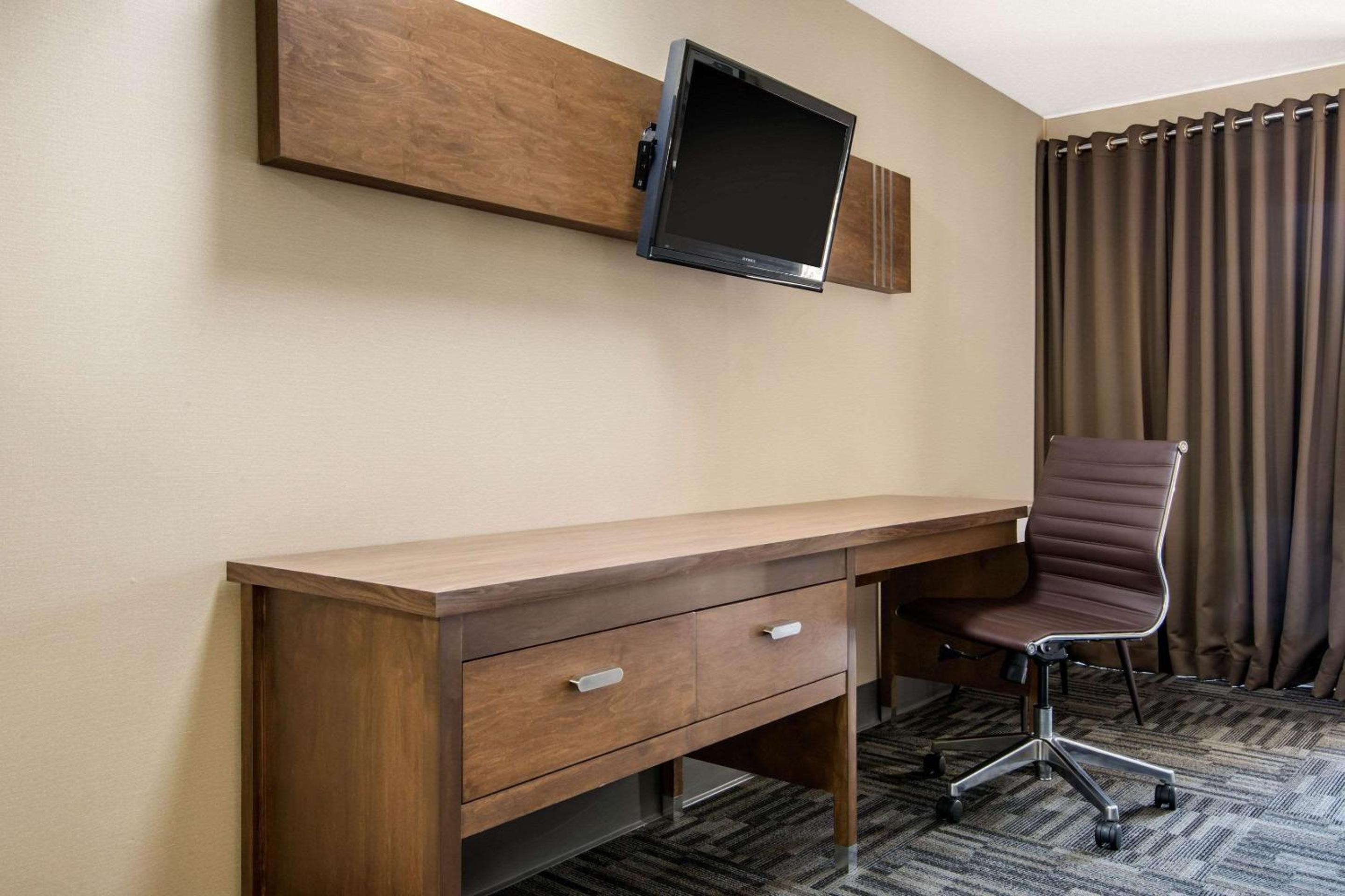 King Room - Non-Smoking photo 3