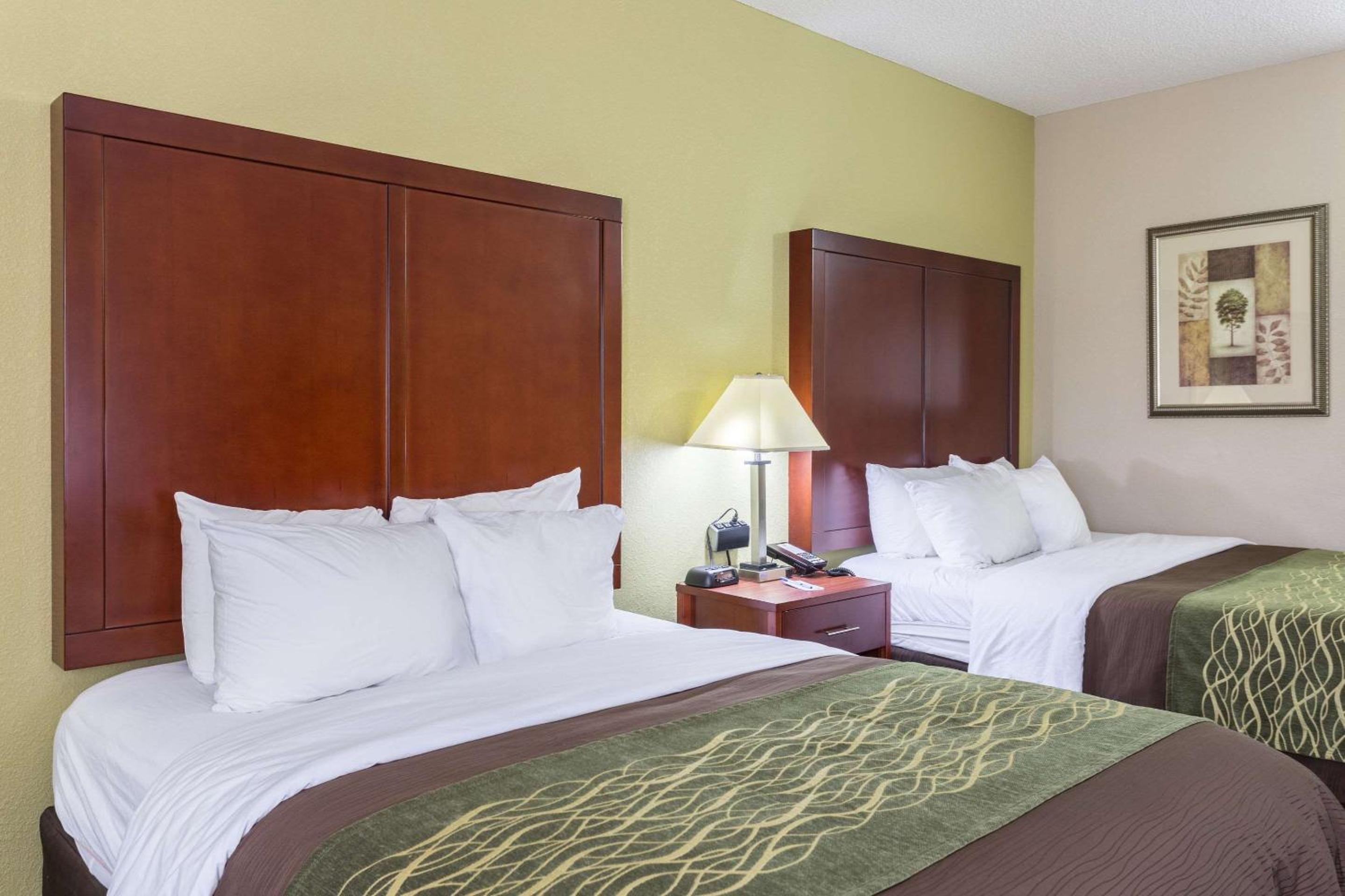 Queen Room with Two Queen Beds - Non-Smoking - Photo 1