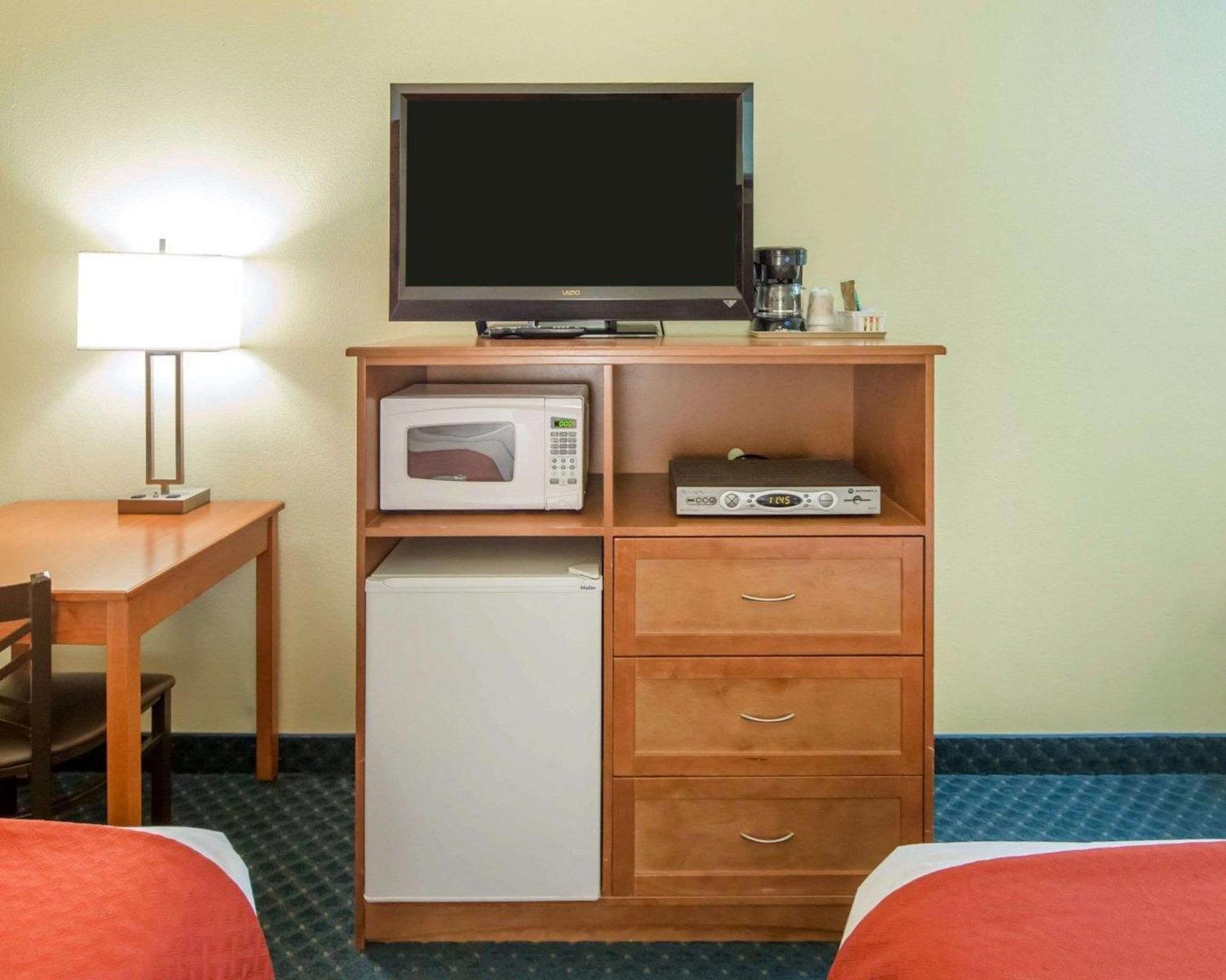 Standard Double Room with 2 Double Beds - Non-Smoking - Photo 5